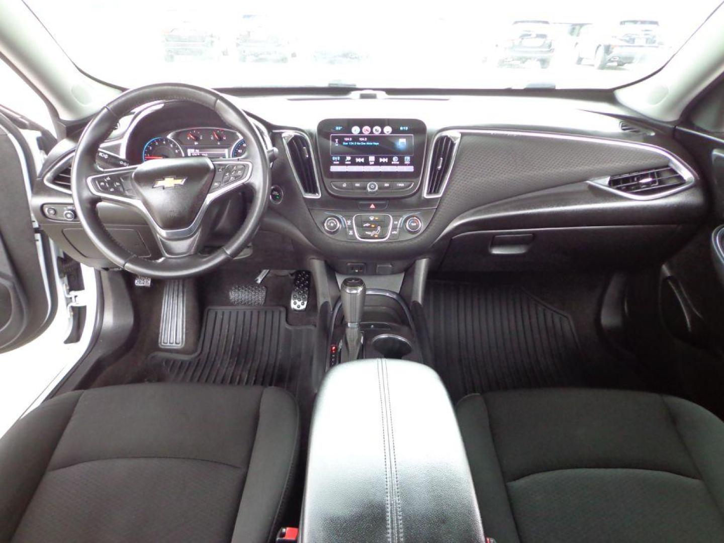 2018 WHITE CHEVROLET MALIBU LT (1G1ZD5ST0JF) with an 1.5L engine, Automatic transmission, located at 6610 L St., Omaha, NE, 68117, (402) 731-7800, 41.212872, -96.014702 - THIS VEHICLE HAS A BEEN FULLY INSPECTED AND HAS A CLEAN TITLE WITH A FREE CARFAX REPORT PROVIDED! 2-OWNER, CLEAN CARFAX, LOW MILEAGE, SUNROOF, BACKUP CAM, REMOTE START AND NEWER TIRES *****We have found that most customers do the majority of their shopping online before visiting a ealership. Fo - Photo#18