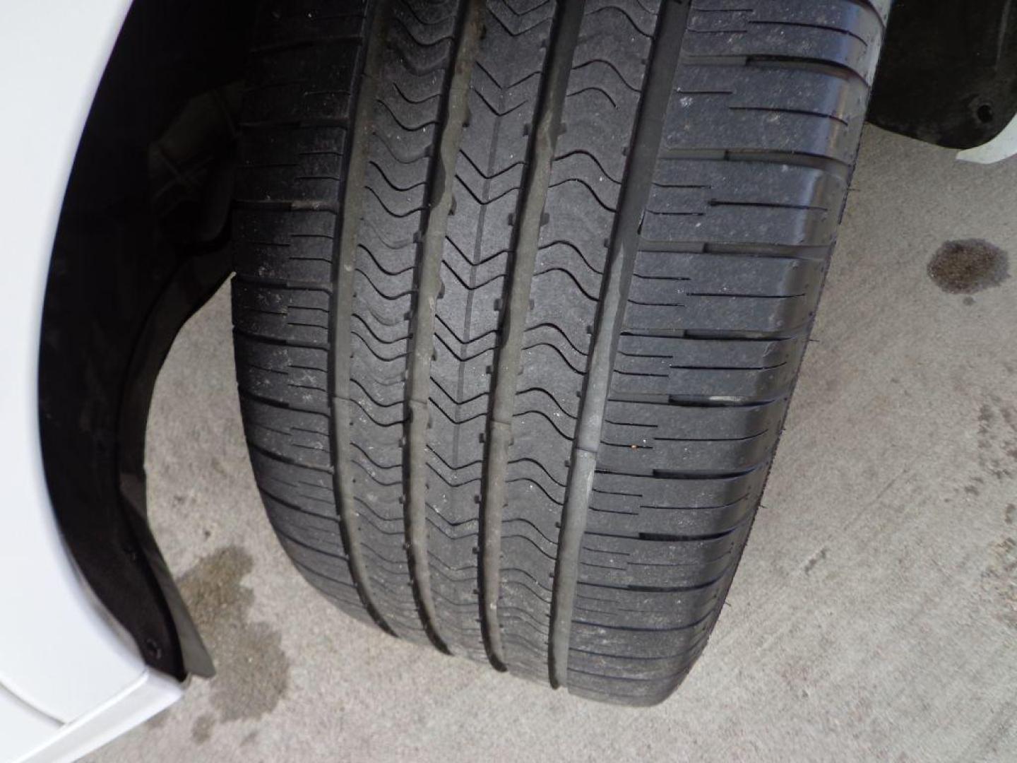 2018 WHITE AUDI Q7 PREMIUM PLUS (WA1LAAF77JD) with an 3.0L engine, Automatic transmission, located at 6610 L St., Omaha, NE, 68117, (402) 731-7800, 41.212872, -96.014702 - THIS VEHICLE HAS A BEEN FULLY INSPECTED AND HAS A CLEAN TITLE WITH A FREE CARFAX REPORT PROVIDED! *****We have found that most customers do the majority of their shopping online before visiting a ealership. For this reason we feel it necessary to have a competitive price on our used vehicles rig - Photo#6