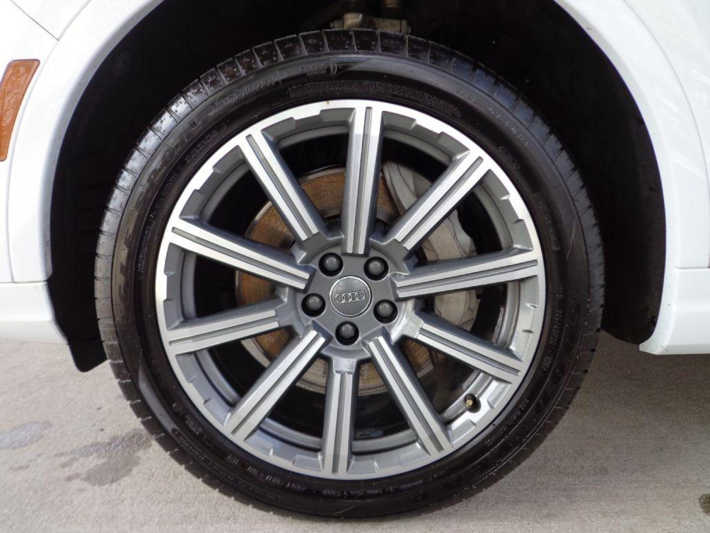 2018 WHITE AUDI Q7 PREMIUM PLUS (WA1LAAF77JD) with an 3.0L engine, Automatic transmission, located at 6610 L St., Omaha, NE, 68117, (402) 731-7800, 41.212872, -96.014702 - THIS VEHICLE HAS A BEEN FULLY INSPECTED AND HAS A CLEAN TITLE WITH A FREE CARFAX REPORT PROVIDED! *****We have found that most customers do the majority of their shopping online before visiting a ealership. For this reason we feel it necessary to have a competitive price on our used vehicles rig - Photo#7