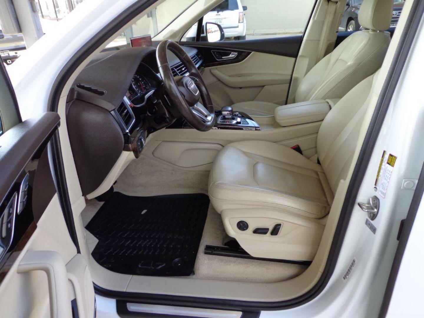 2018 WHITE AUDI Q7 PREMIUM PLUS (WA1LAAF77JD) with an 3.0L engine, Automatic transmission, located at 6610 L St., Omaha, NE, 68117, (402) 731-7800, 41.212872, -96.014702 - THIS VEHICLE HAS A BEEN FULLY INSPECTED AND HAS A CLEAN TITLE WITH A FREE CARFAX REPORT PROVIDED! *****We have found that most customers do the majority of their shopping online before visiting a ealership. For this reason we feel it necessary to have a competitive price on our used vehicles rig - Photo#12