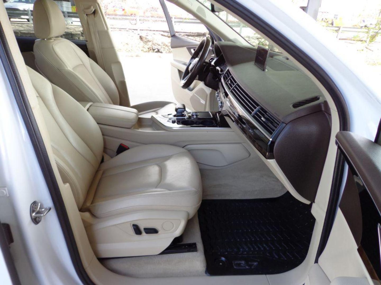 2018 WHITE AUDI Q7 PREMIUM PLUS (WA1LAAF77JD) with an 3.0L engine, Automatic transmission, located at 6610 L St., Omaha, NE, 68117, (402) 731-7800, 41.212872, -96.014702 - THIS VEHICLE HAS A BEEN FULLY INSPECTED AND HAS A CLEAN TITLE WITH A FREE CARFAX REPORT PROVIDED! *****We have found that most customers do the majority of their shopping online before visiting a ealership. For this reason we feel it necessary to have a competitive price on our used vehicles rig - Photo#15