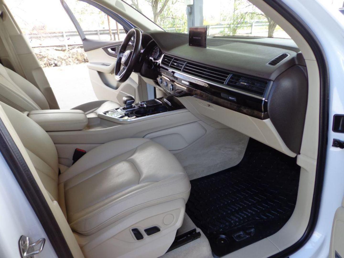 2018 WHITE AUDI Q7 PREMIUM PLUS (WA1LAAF77JD) with an 3.0L engine, Automatic transmission, located at 6610 L St., Omaha, NE, 68117, (402) 731-7800, 41.212872, -96.014702 - THIS VEHICLE HAS A BEEN FULLY INSPECTED AND HAS A CLEAN TITLE WITH A FREE CARFAX REPORT PROVIDED! *****We have found that most customers do the majority of their shopping online before visiting a ealership. For this reason we feel it necessary to have a competitive price on our used vehicles rig - Photo#17