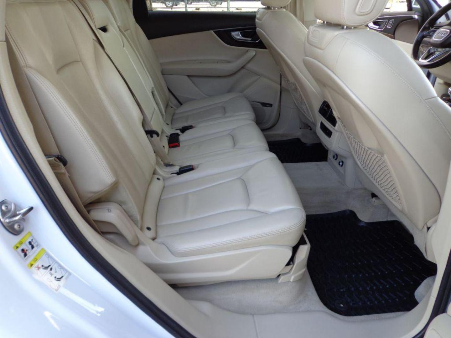 2018 WHITE AUDI Q7 PREMIUM PLUS (WA1LAAF77JD) with an 3.0L engine, Automatic transmission, located at 6610 L St., Omaha, NE, 68117, (402) 731-7800, 41.212872, -96.014702 - THIS VEHICLE HAS A BEEN FULLY INSPECTED AND HAS A CLEAN TITLE WITH A FREE CARFAX REPORT PROVIDED! *****We have found that most customers do the majority of their shopping online before visiting a ealership. For this reason we feel it necessary to have a competitive price on our used vehicles rig - Photo#18