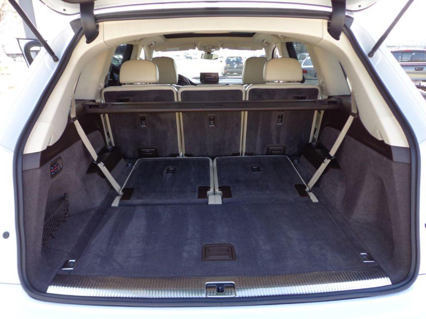 2018 WHITE AUDI Q7 PREMIUM PLUS (WA1LAAF77JD) with an 3.0L engine, Automatic transmission, located at 6610 L St., Omaha, NE, 68117, (402) 731-7800, 41.212872, -96.014702 - THIS VEHICLE HAS A BEEN FULLY INSPECTED AND HAS A CLEAN TITLE WITH A FREE CARFAX REPORT PROVIDED! *****We have found that most customers do the majority of their shopping online before visiting a ealership. For this reason we feel it necessary to have a competitive price on our used vehicles rig - Photo#19