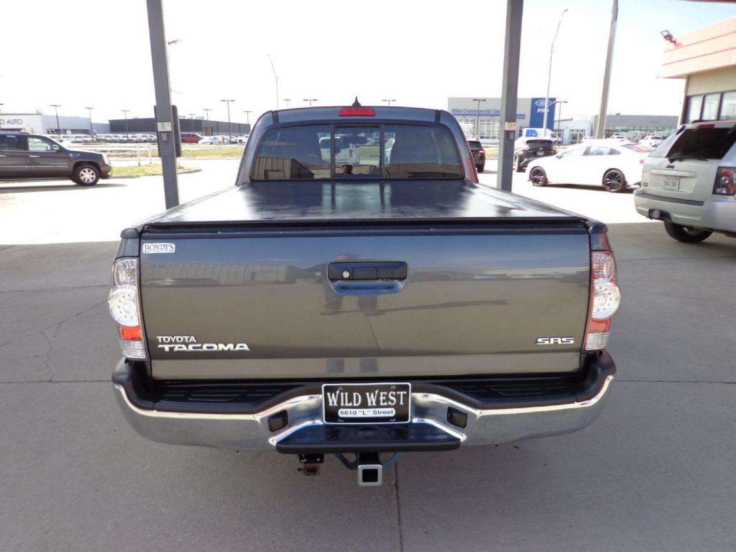 2015 GRAY TOYOTA TACOMA ACCESS CAB (5TFTX4CN1FX) with an 2.7L engine, Automatic transmission, located at 6610 L St., Omaha, NE, 68117, (402) 731-7800, 41.212872, -96.014702 - THIS VEHICLE HAS A BEEN FULLY INSPECTED AND HAS A CLEAN TITLE WITH A FREE CARFAX REPORT PROVIDED! SHARP RUST-FREE TACOMA WITH A CLEAN CARFAX, LOW MILEAGE AND NEW TIRES! *****We have found that most customers do the majority of their shopping online before visiting a ealership. For this reason - Photo#4