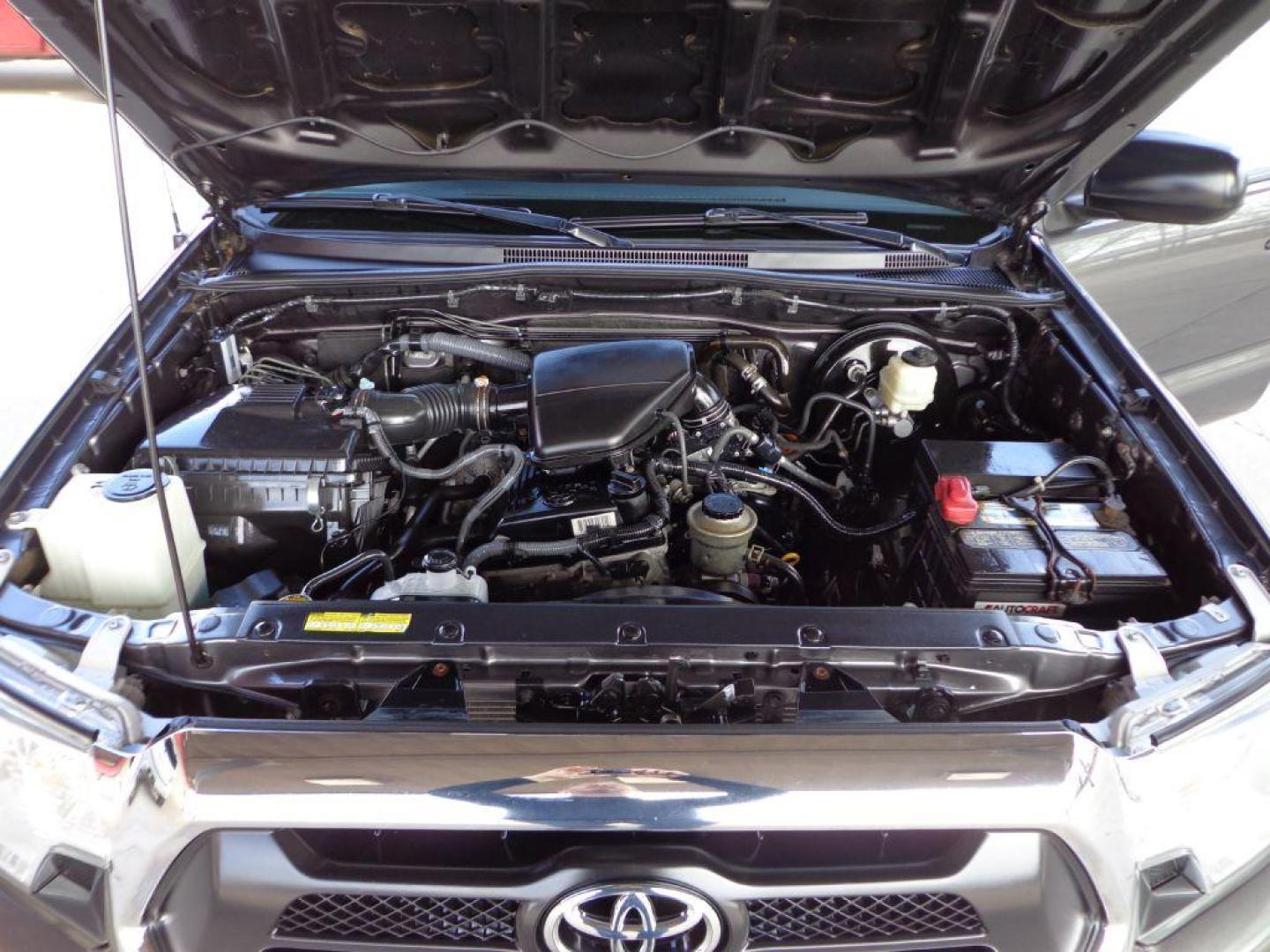 2015 GRAY TOYOTA TACOMA ACCESS CAB (5TFTX4CN1FX) with an 2.7L engine, Automatic transmission, located at 6610 L St., Omaha, NE, 68117, (402) 731-7800, 41.212872, -96.014702 - THIS VEHICLE HAS A BEEN FULLY INSPECTED AND HAS A CLEAN TITLE WITH A FREE CARFAX REPORT PROVIDED! SHARP RUST-FREE TACOMA WITH A CLEAN CARFAX, LOW MILEAGE AND NEW TIRES! *****We have found that most customers do the majority of their shopping online before visiting a ealership. For this reason - Photo#7