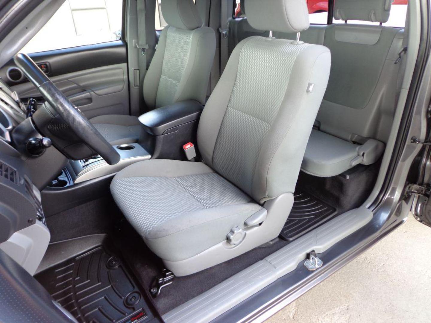 2015 GRAY TOYOTA TACOMA ACCESS CAB (5TFTX4CN1FX) with an 2.7L engine, Automatic transmission, located at 6610 L St., Omaha, NE, 68117, (402) 731-7800, 41.212872, -96.014702 - THIS VEHICLE HAS A BEEN FULLY INSPECTED AND HAS A CLEAN TITLE WITH A FREE CARFAX REPORT PROVIDED! SHARP RUST-FREE TACOMA WITH A CLEAN CARFAX, LOW MILEAGE AND NEW TIRES! *****We have found that most customers do the majority of their shopping online before visiting a ealership. For this reason - Photo#10