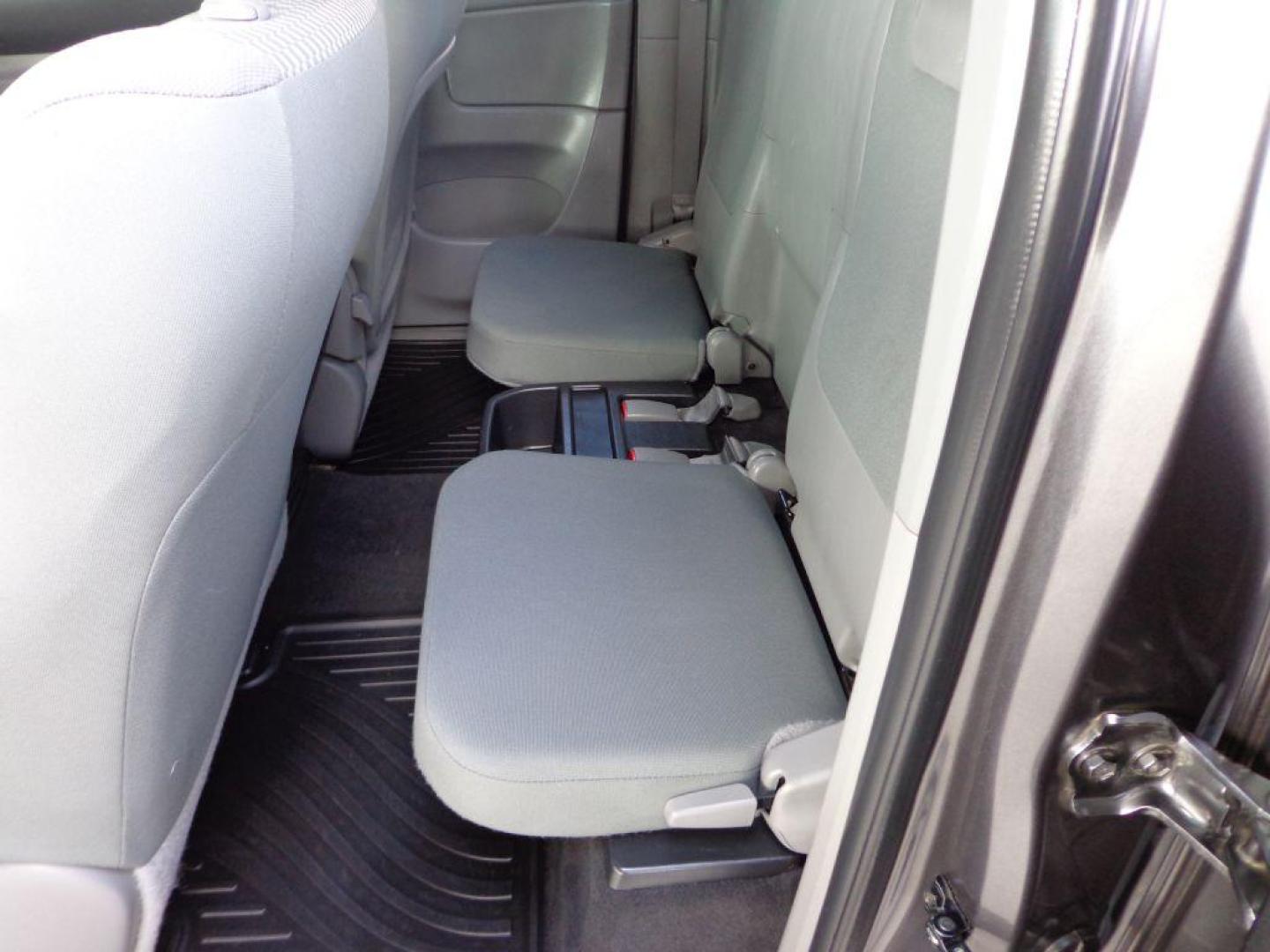 2015 GRAY TOYOTA TACOMA ACCESS CAB (5TFTX4CN1FX) with an 2.7L engine, Automatic transmission, located at 6610 L St., Omaha, NE, 68117, (402) 731-7800, 41.212872, -96.014702 - THIS VEHICLE HAS A BEEN FULLY INSPECTED AND HAS A CLEAN TITLE WITH A FREE CARFAX REPORT PROVIDED! SHARP RUST-FREE TACOMA WITH A CLEAN CARFAX, LOW MILEAGE AND NEW TIRES! *****We have found that most customers do the majority of their shopping online before visiting a ealership. For this reason - Photo#12