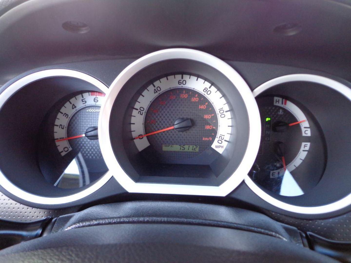 2015 GRAY TOYOTA TACOMA ACCESS CAB (5TFTX4CN1FX) with an 2.7L engine, Automatic transmission, located at 6610 L St., Omaha, NE, 68117, (402) 731-7800, 41.212872, -96.014702 - THIS VEHICLE HAS A BEEN FULLY INSPECTED AND HAS A CLEAN TITLE WITH A FREE CARFAX REPORT PROVIDED! SHARP RUST-FREE TACOMA WITH A CLEAN CARFAX, LOW MILEAGE AND NEW TIRES! *****We have found that most customers do the majority of their shopping online before visiting a ealership. For this reason - Photo#19