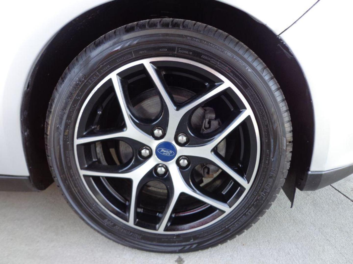 2018 SILVER FORD FOCUS SEL (1FADP3H21JL) with an 2.0L engine, Automatic transmission, located at 6610 L St., Omaha, NE, 68117, (402) 731-7800, 41.212872, -96.014702 - TRADE -IN WITH A SALVAGE TITLE. RUNS AND DRIVES GOOD WITH NEWER TIRES! *****We have found that most customers do the majority of their shopping online before visiting a ealership. For this reason we feel it necessary to have a competitive price on our used vehicles right up front. We spend time - Photo#8