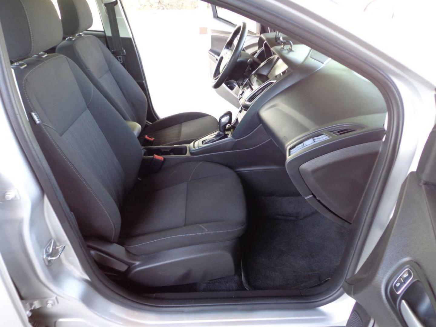 2018 SILVER FORD FOCUS SEL (1FADP3H21JL) with an 2.0L engine, Automatic transmission, located at 6610 L St., Omaha, NE, 68117, (402) 731-7800, 41.212872, -96.014702 - TRADE -IN WITH A SALVAGE TITLE. RUNS AND DRIVES GOOD WITH NEWER TIRES! *****We have found that most customers do the majority of their shopping online before visiting a ealership. For this reason we feel it necessary to have a competitive price on our used vehicles right up front. We spend time - Photo#15