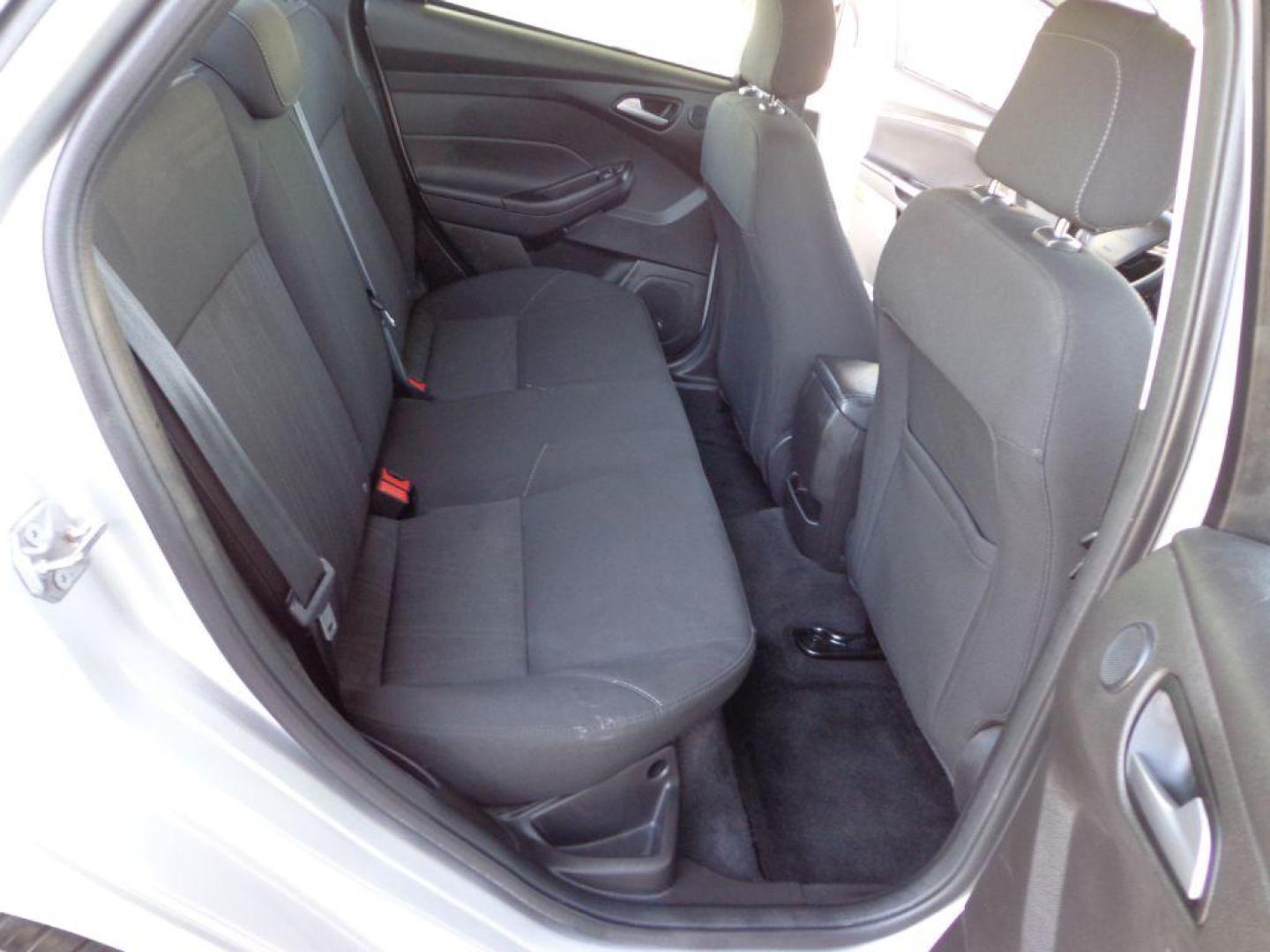2018 SILVER FORD FOCUS SEL (1FADP3H21JL) with an 2.0L engine, Automatic transmission, located at 6610 L St., Omaha, NE, 68117, (402) 731-7800, 41.212872, -96.014702 - TRADE -IN WITH A SALVAGE TITLE. RUNS AND DRIVES GOOD WITH NEWER TIRES! *****We have found that most customers do the majority of their shopping online before visiting a ealership. For this reason we feel it necessary to have a competitive price on our used vehicles right up front. We spend time - Photo#18