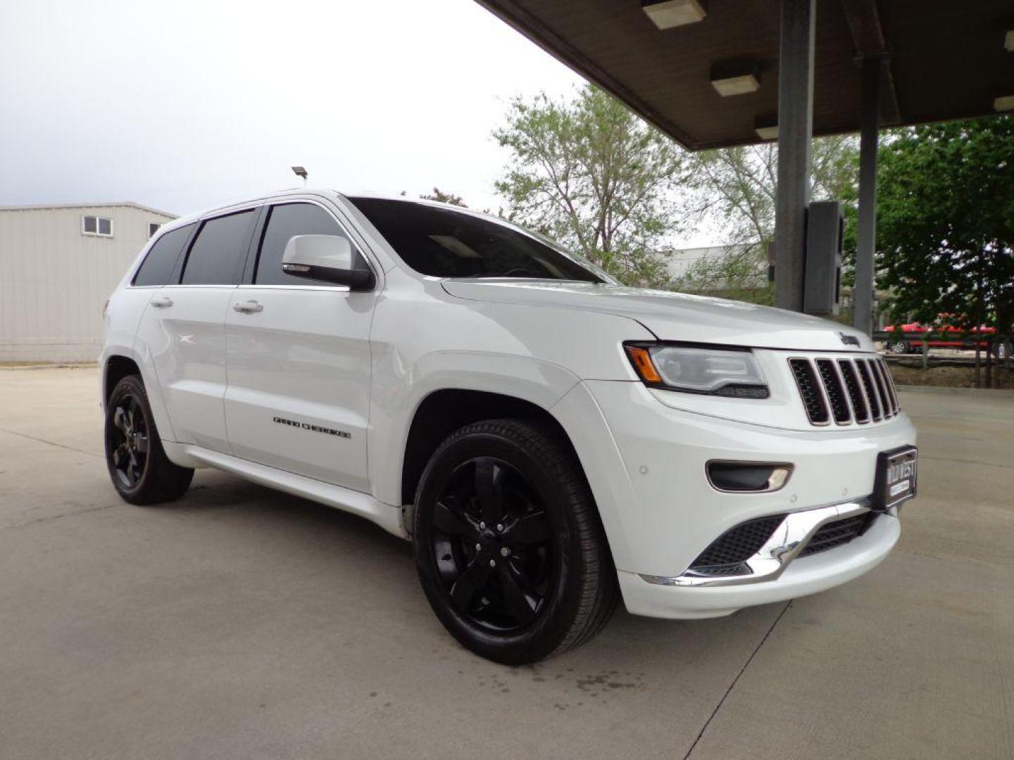 2015 WHITE JEEP GRAND CHEROKEE OVERLAND (1C4RJFCG9FC) with an 3.6L engine, Automatic transmission, located at 6610 L St., Omaha, NE, 68117, (402) 731-7800, 41.212872, -96.014702 - THIS VEHICLE HAS A BEEN FULLY INSPECTED AND HAS A CLEAN TITLE WITH A FREE CARFAX REPORT PROVIDED! LOADED WITH OPTIONS! *****We have found that most customers do the majority of their shopping online before visiting a ealership. For this reason we feel it necessary to have a competitive price on - Photo#2