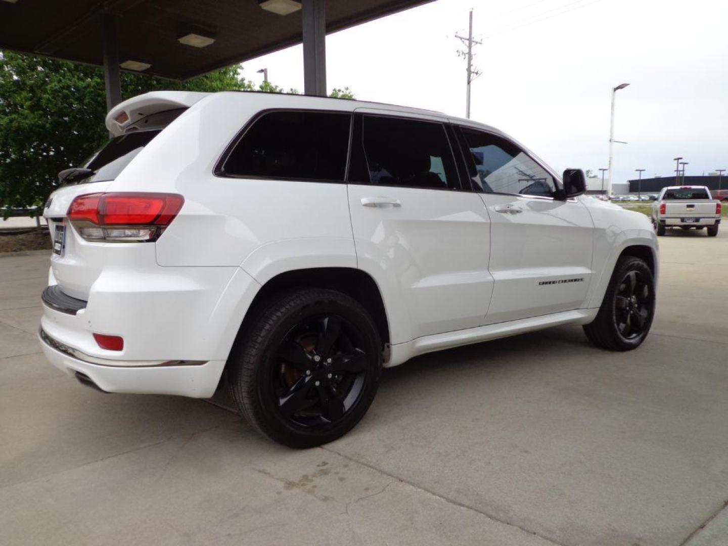 2015 WHITE JEEP GRAND CHEROKEE OVERLAND (1C4RJFCG9FC) with an 3.6L engine, Automatic transmission, located at 6610 L St., Omaha, NE, 68117, (402) 731-7800, 41.212872, -96.014702 - THIS VEHICLE HAS A BEEN FULLY INSPECTED AND HAS A CLEAN TITLE WITH A FREE CARFAX REPORT PROVIDED! LOADED WITH OPTIONS! *****We have found that most customers do the majority of their shopping online before visiting a ealership. For this reason we feel it necessary to have a competitive price on - Photo#3