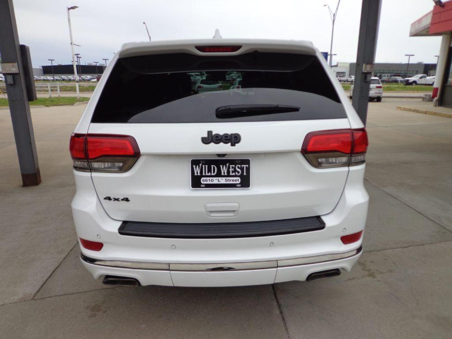 2015 WHITE JEEP GRAND CHEROKEE OVERLAND (1C4RJFCG9FC) with an 3.6L engine, Automatic transmission, located at 6610 L St., Omaha, NE, 68117, (402) 731-7800, 41.212872, -96.014702 - THIS VEHICLE HAS A BEEN FULLY INSPECTED AND HAS A CLEAN TITLE WITH A FREE CARFAX REPORT PROVIDED! LOADED WITH OPTIONS! *****We have found that most customers do the majority of their shopping online before visiting a ealership. For this reason we feel it necessary to have a competitive price on - Photo#4