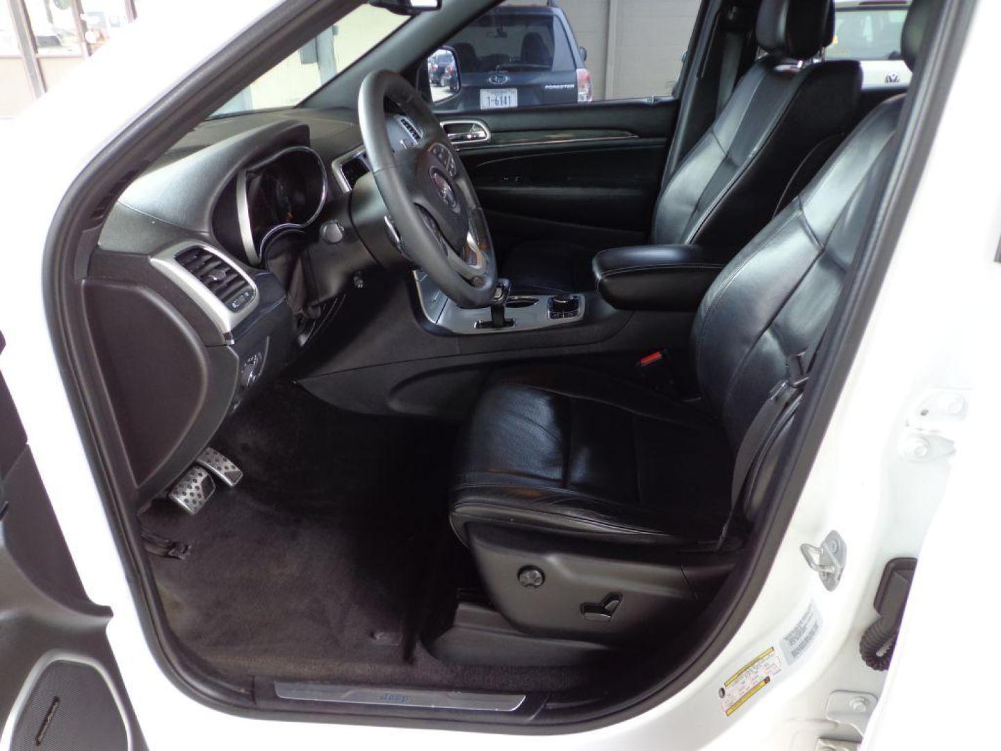 2015 WHITE JEEP GRAND CHEROKEE OVERLAND (1C4RJFCG9FC) with an 3.6L engine, Automatic transmission, located at 6610 L St., Omaha, NE, 68117, (402) 731-7800, 41.212872, -96.014702 - THIS VEHICLE HAS A BEEN FULLY INSPECTED AND HAS A CLEAN TITLE WITH A FREE CARFAX REPORT PROVIDED! LOADED WITH OPTIONS! *****We have found that most customers do the majority of their shopping online before visiting a ealership. For this reason we feel it necessary to have a competitive price on - Photo#12