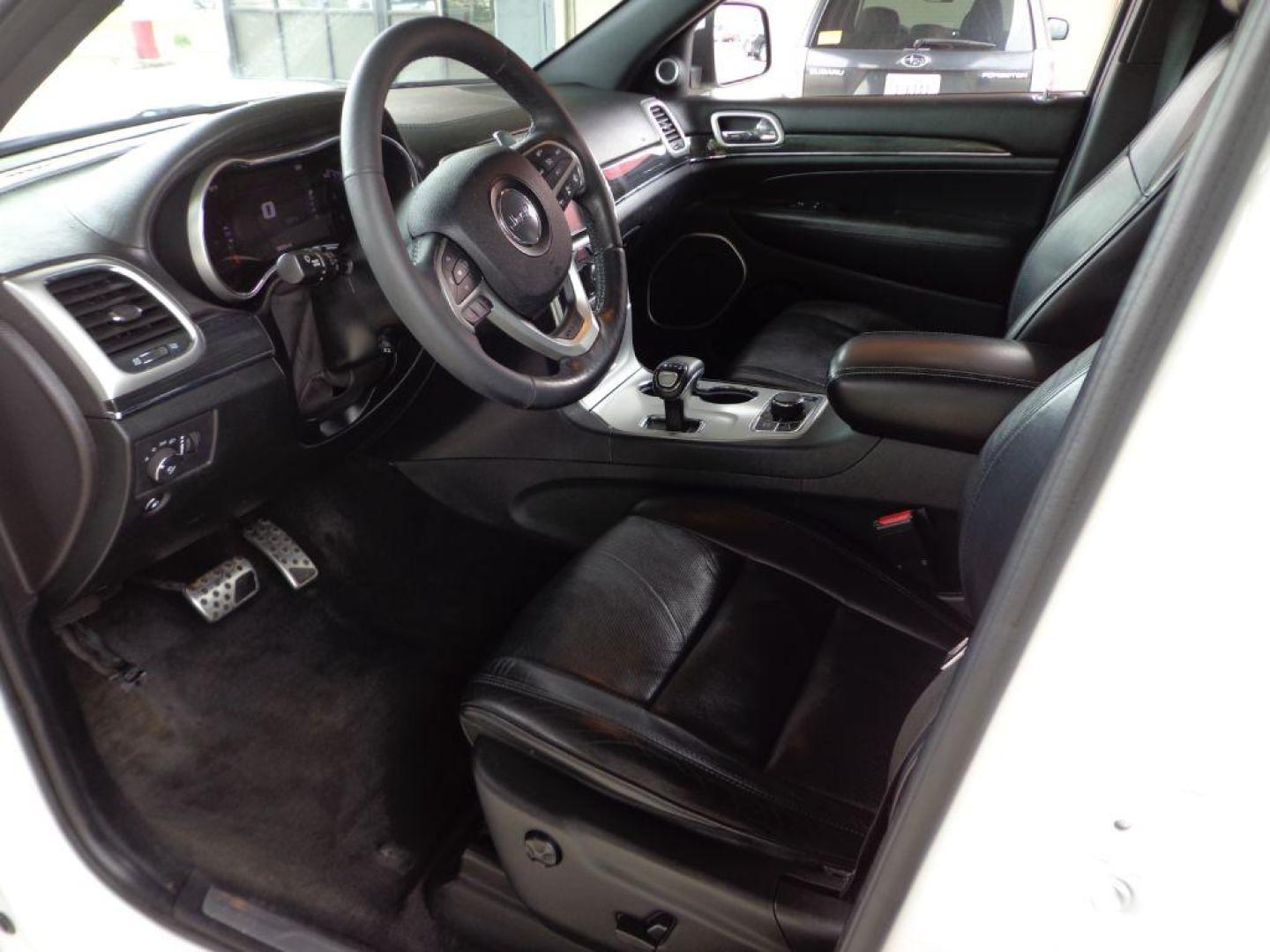 2015 WHITE JEEP GRAND CHEROKEE OVERLAND (1C4RJFCG9FC) with an 3.6L engine, Automatic transmission, located at 6610 L St., Omaha, NE, 68117, (402) 731-7800, 41.212872, -96.014702 - THIS VEHICLE HAS A BEEN FULLY INSPECTED AND HAS A CLEAN TITLE WITH A FREE CARFAX REPORT PROVIDED! LOADED WITH OPTIONS! *****We have found that most customers do the majority of their shopping online before visiting a ealership. For this reason we feel it necessary to have a competitive price on - Photo#14