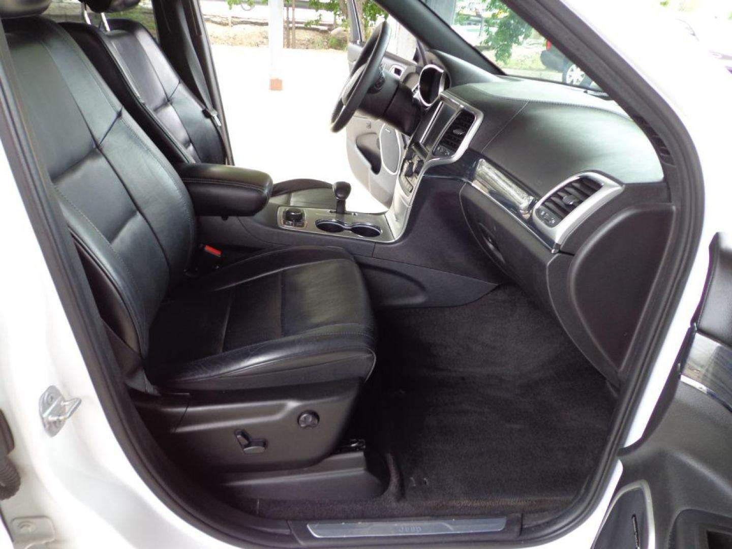 2015 WHITE JEEP GRAND CHEROKEE OVERLAND (1C4RJFCG9FC) with an 3.6L engine, Automatic transmission, located at 6610 L St., Omaha, NE, 68117, (402) 731-7800, 41.212872, -96.014702 - THIS VEHICLE HAS A BEEN FULLY INSPECTED AND HAS A CLEAN TITLE WITH A FREE CARFAX REPORT PROVIDED! LOADED WITH OPTIONS! *****We have found that most customers do the majority of their shopping online before visiting a ealership. For this reason we feel it necessary to have a competitive price on - Photo#15