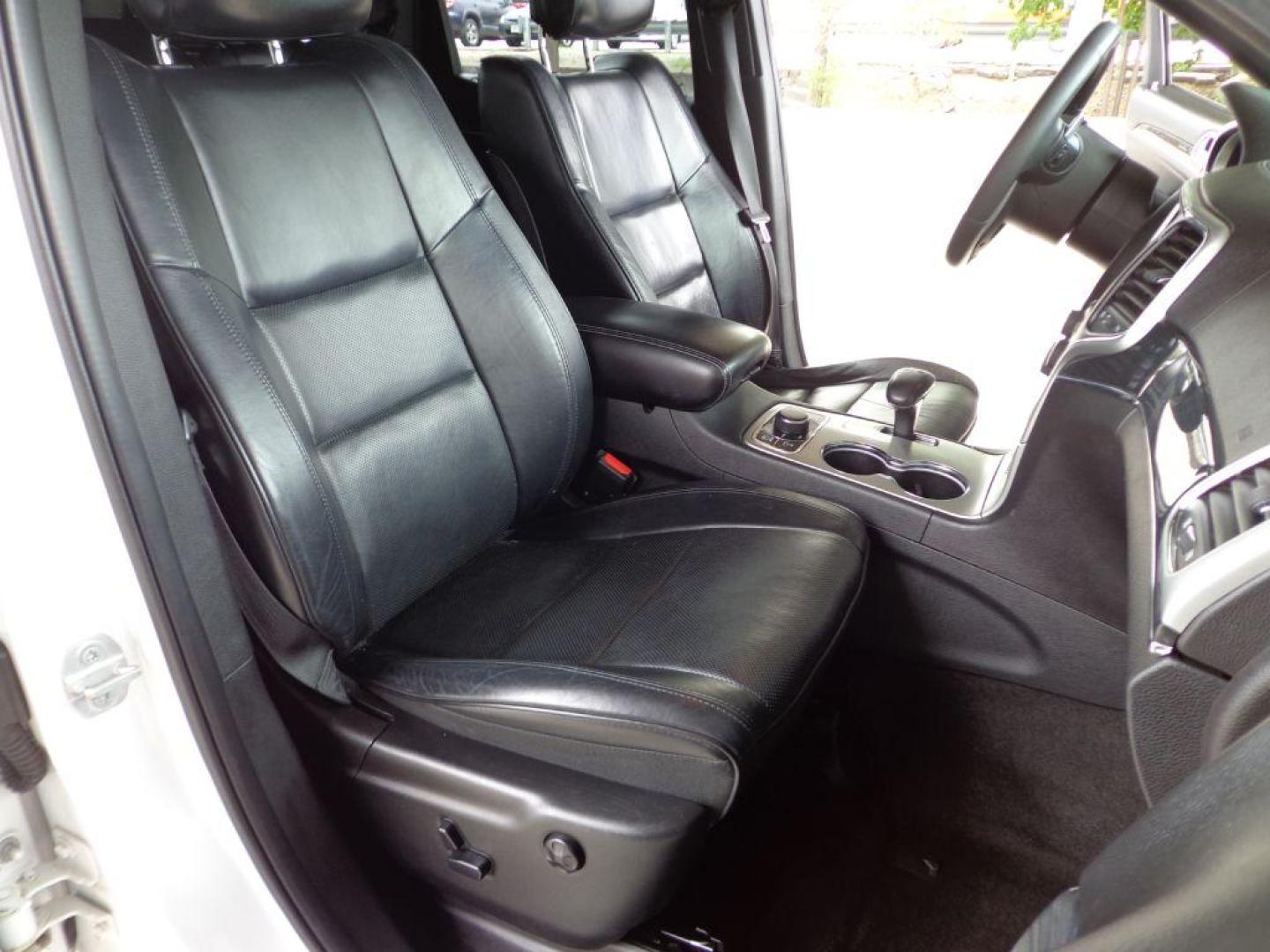 2015 WHITE JEEP GRAND CHEROKEE OVERLAND (1C4RJFCG9FC) with an 3.6L engine, Automatic transmission, located at 6610 L St., Omaha, NE, 68117, (402) 731-7800, 41.212872, -96.014702 - THIS VEHICLE HAS A BEEN FULLY INSPECTED AND HAS A CLEAN TITLE WITH A FREE CARFAX REPORT PROVIDED! LOADED WITH OPTIONS! *****We have found that most customers do the majority of their shopping online before visiting a ealership. For this reason we feel it necessary to have a competitive price on - Photo#16