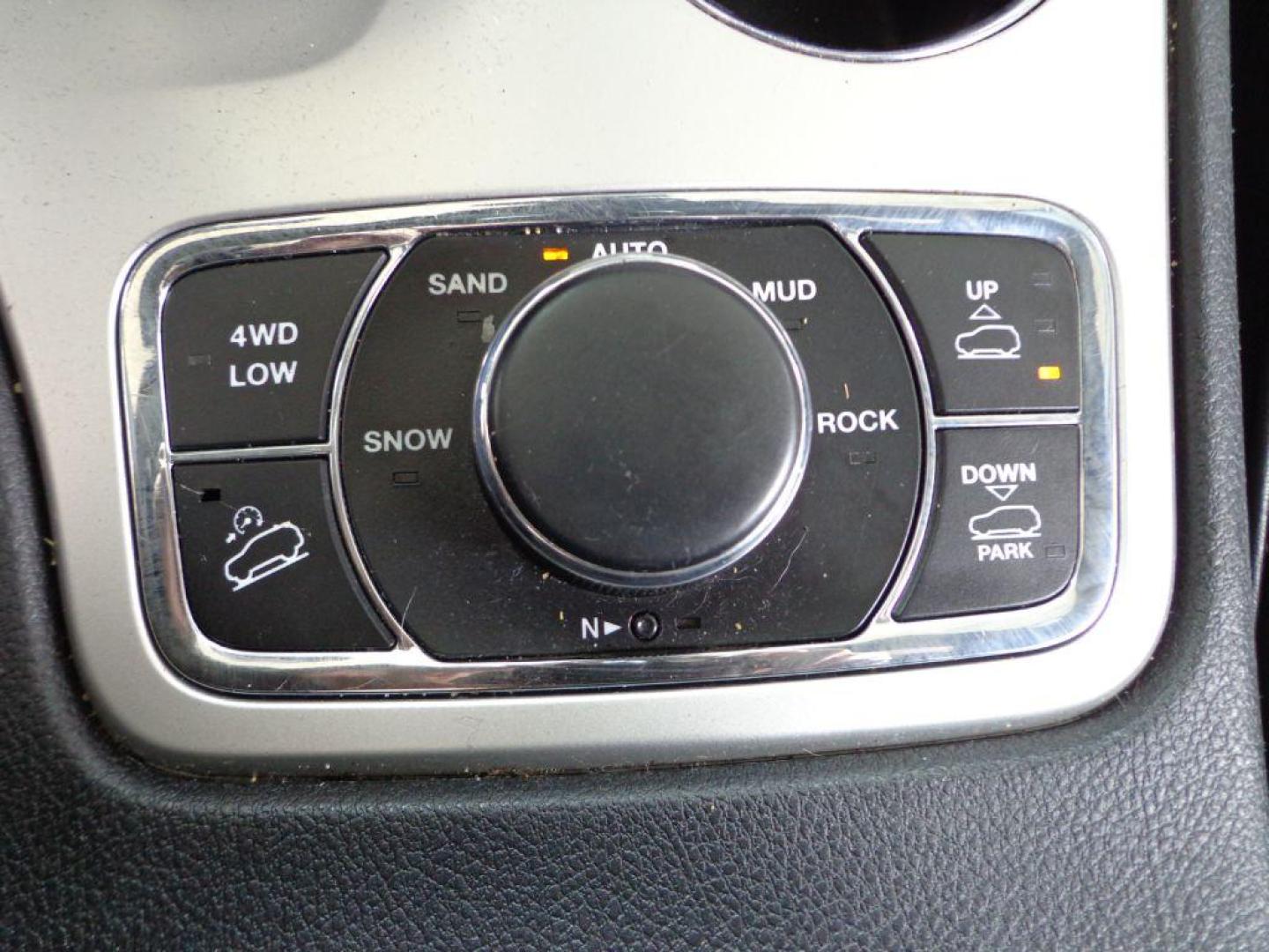 2015 WHITE JEEP GRAND CHEROKEE OVERLAND (1C4RJFCG9FC) with an 3.6L engine, Automatic transmission, located at 6610 L St., Omaha, NE, 68117, (402) 731-7800, 41.212872, -96.014702 - THIS VEHICLE HAS A BEEN FULLY INSPECTED AND HAS A CLEAN TITLE WITH A FREE CARFAX REPORT PROVIDED! LOADED WITH OPTIONS! *****We have found that most customers do the majority of their shopping online before visiting a ealership. For this reason we feel it necessary to have a competitive price on - Photo#25