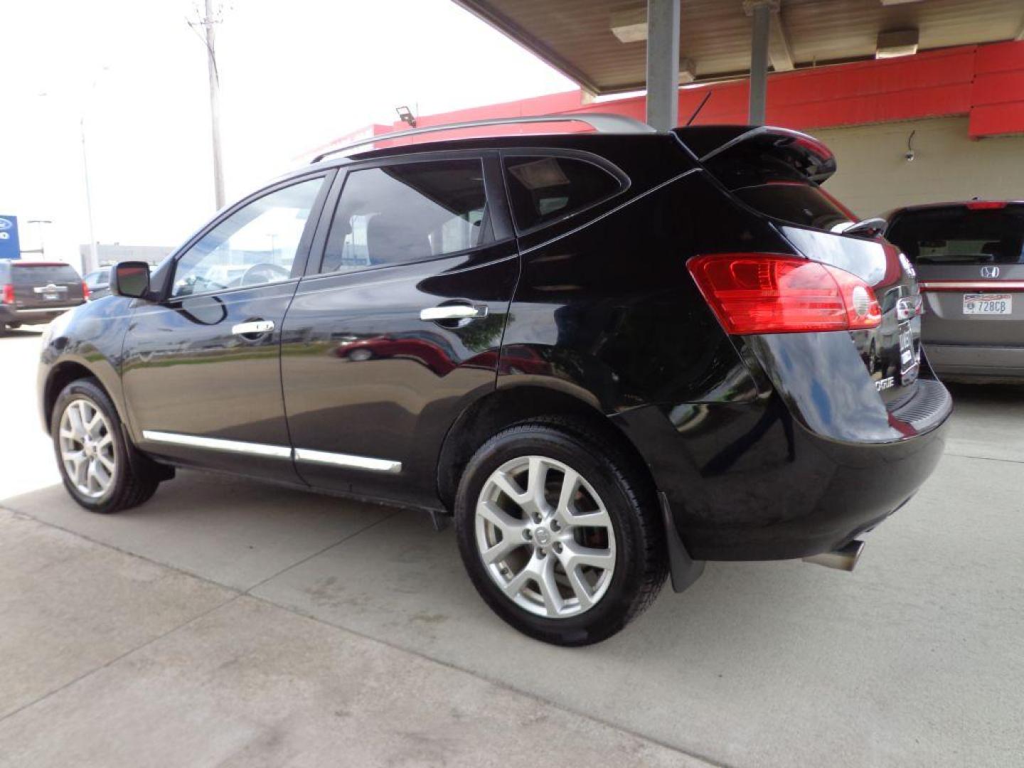 2011 BLACK NISSAN ROGUE SL (JN8AS5MV7BW) with an 2.5L engine, Continuously Variable transmission, located at 6610 L St., Omaha, NE, 68117, (402) 731-7800, 41.212872, -96.014702 - THIS VEHICLE HAS A BEEN FULLY INSPECTED AND HAS A CLEAN TITLE WITH A FREE CARFAX REPORT PROVIDED! FRESH TRADE-IN, LOADED WITH HEATED LEATHER, SUNROOF, NAV, BACKUP CAM, REMOTE START AND NEWER TIRES! *****We have found that most customers do the majority of their shopping online before visiting - Photo#5