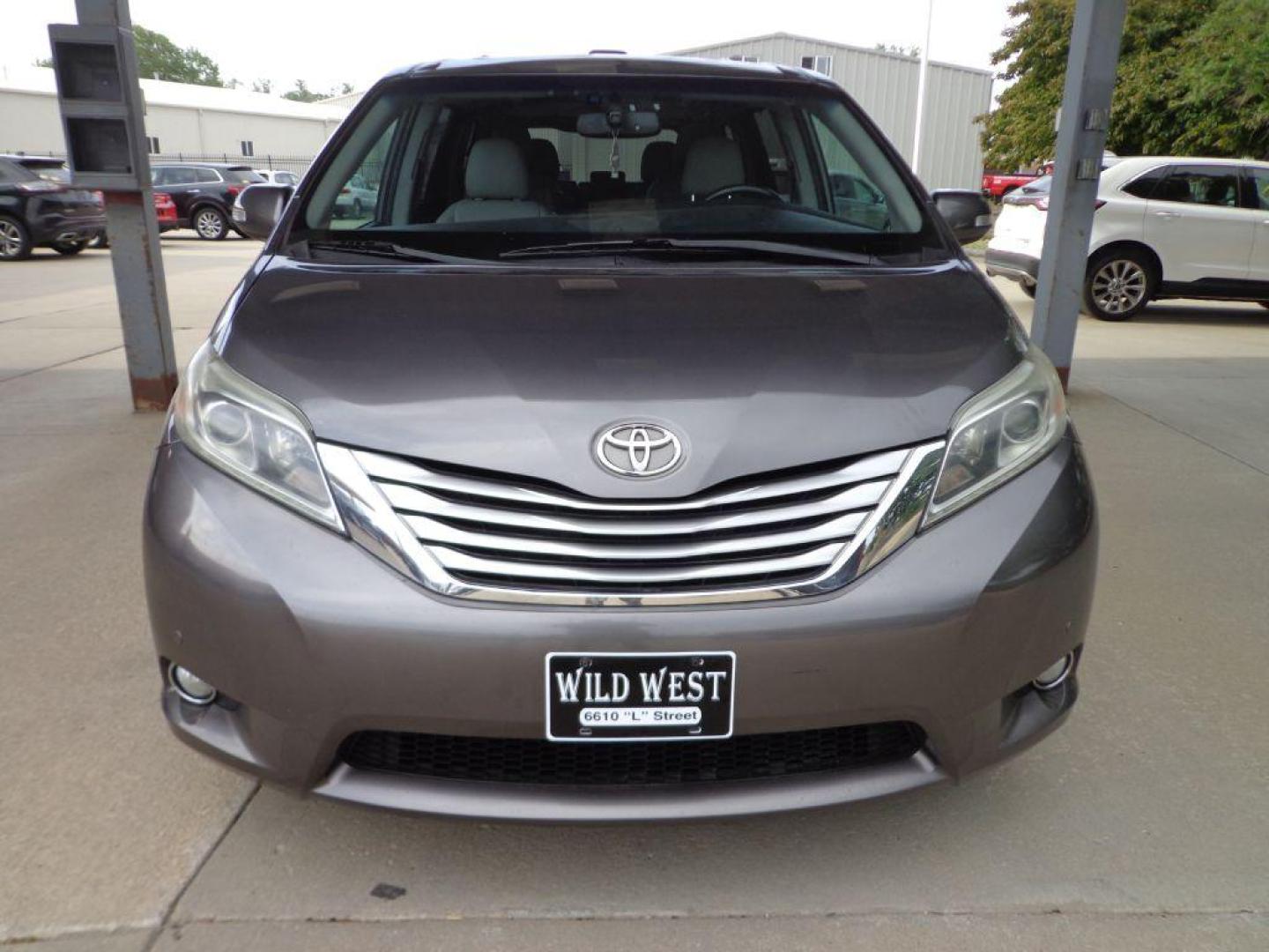 2017 GRAY TOYOTA SIENNA LIMITED PREMIUM (5TDDZ3DC1HS) with an 3.5L engine, Automatic transmission, located at 6610 L St., Omaha, NE, 68117, (402) 731-7800, 41.212872, -96.014702 - Photo#1