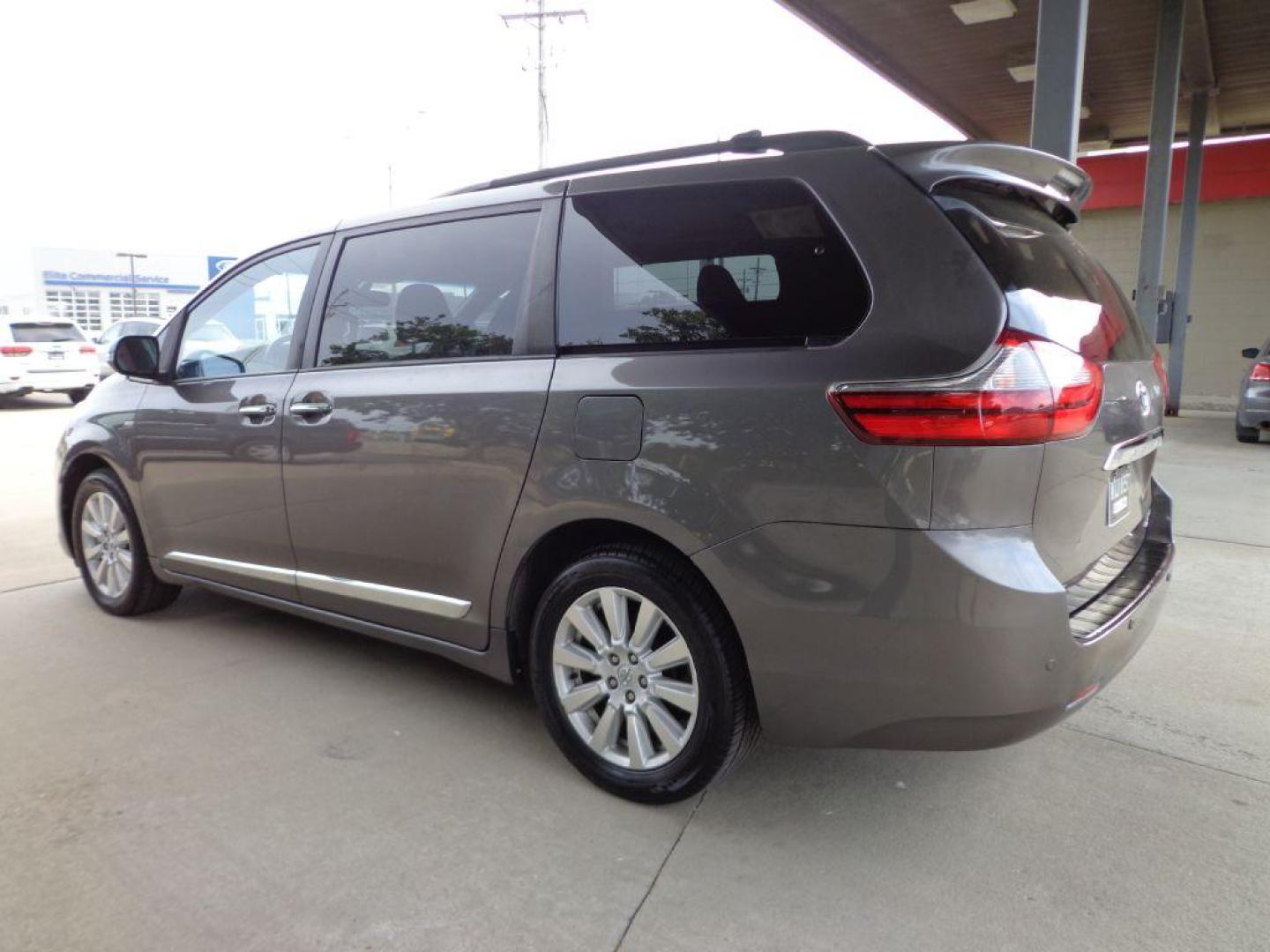 2017 GRAY TOYOTA SIENNA LIMITED PREMIUM (5TDDZ3DC1HS) with an 3.5L engine, Automatic transmission, located at 6610 L St., Omaha, NE, 68117, (402) 731-7800, 41.212872, -96.014702 - Photo#5