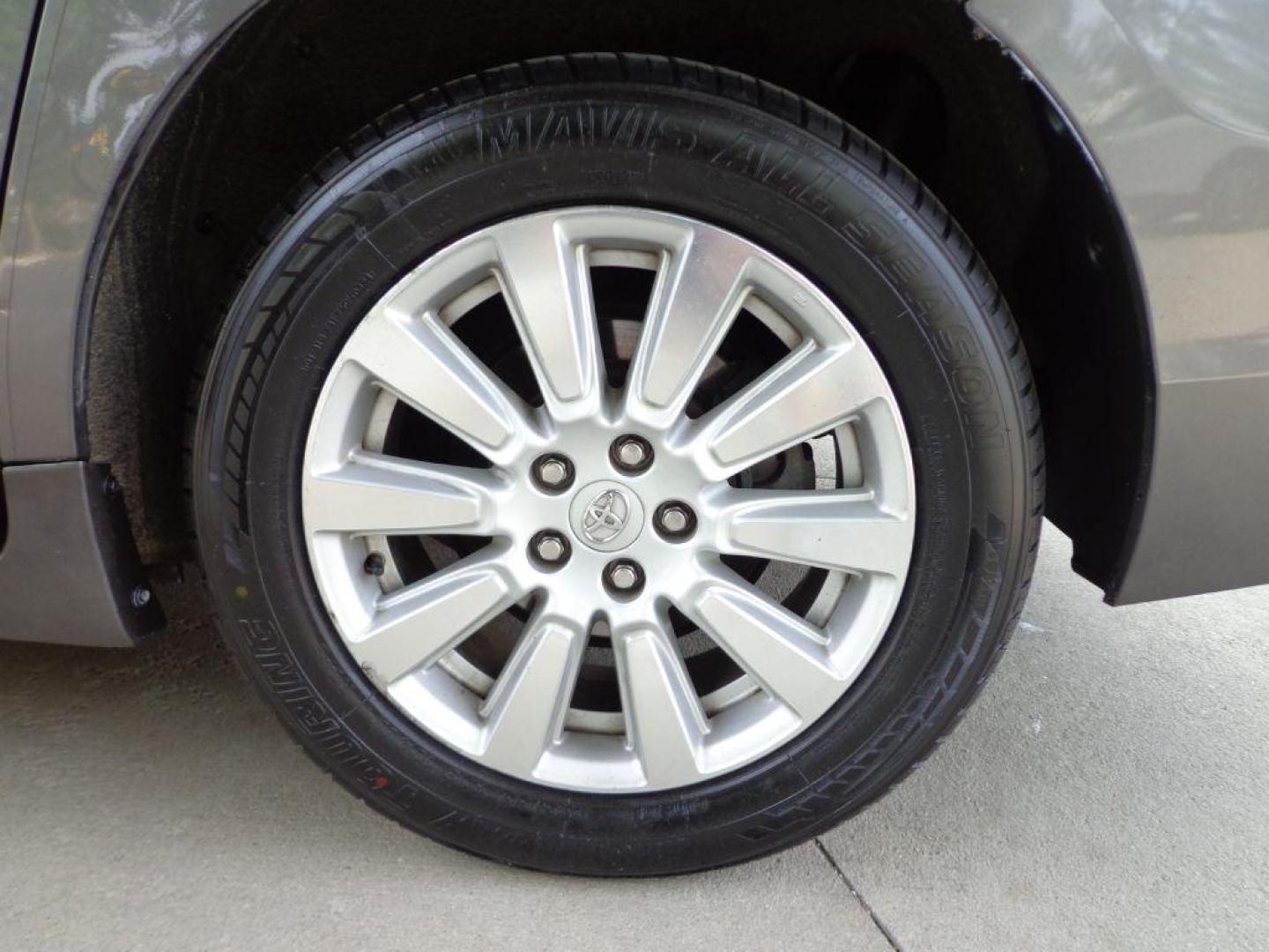 2017 GRAY TOYOTA SIENNA LIMITED PREMIUM (5TDDZ3DC1HS) with an 3.5L engine, Automatic transmission, located at 6610 L St., Omaha, NE, 68117, (402) 731-7800, 41.212872, -96.014702 - Photo#10