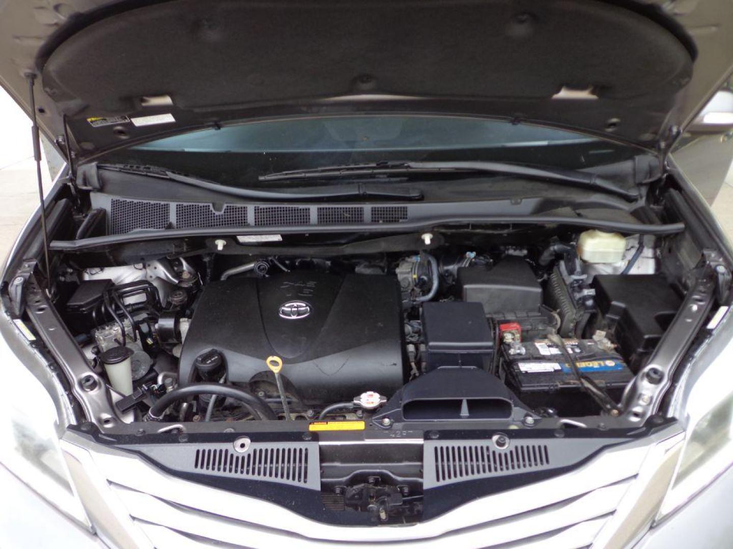 2017 GRAY TOYOTA SIENNA LIMITED PREMIUM (5TDDZ3DC1HS) with an 3.5L engine, Automatic transmission, located at 6610 L St., Omaha, NE, 68117, (402) 731-7800, 41.212872, -96.014702 - Photo#11