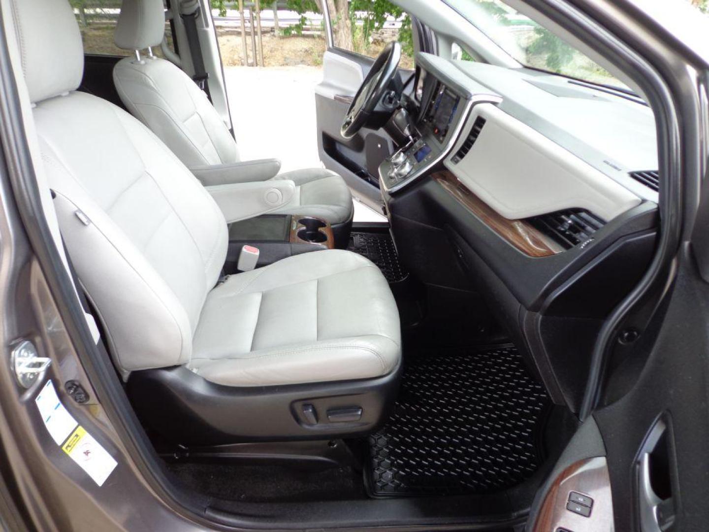 2017 GRAY TOYOTA SIENNA LIMITED PREMIUM (5TDDZ3DC1HS) with an 3.5L engine, Automatic transmission, located at 6610 L St., Omaha, NE, 68117, (402) 731-7800, 41.212872, -96.014702 - Photo#15