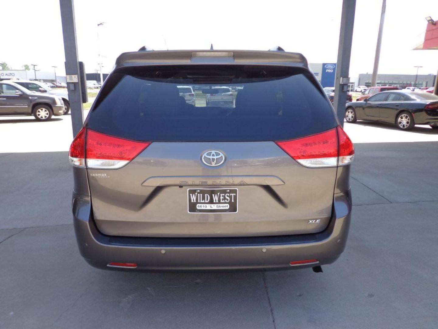 2014 GRAY TOYOTA SIENNA XLE (5TDYK3DC2ES) with an 3.5L engine, Automatic transmission, located at 6610 L St., Omaha, NE, 68117, (402) 731-7800, 41.212872, -96.014702 - THIS VEHICLE HAS A BEEN FULLY INSPECTED AND HAS A CLEAN TITLE WITH A FREE CARFAX REPORT PROVIDED! LOADED UP XLE WITH NAV, BACKUP CAM, REAR ENTERTAINMENT, NEWER TIRES AND MUCH MORE! *****We have found that most customers do the majority of their shopping online before visiting a ealership. For t - Photo#4