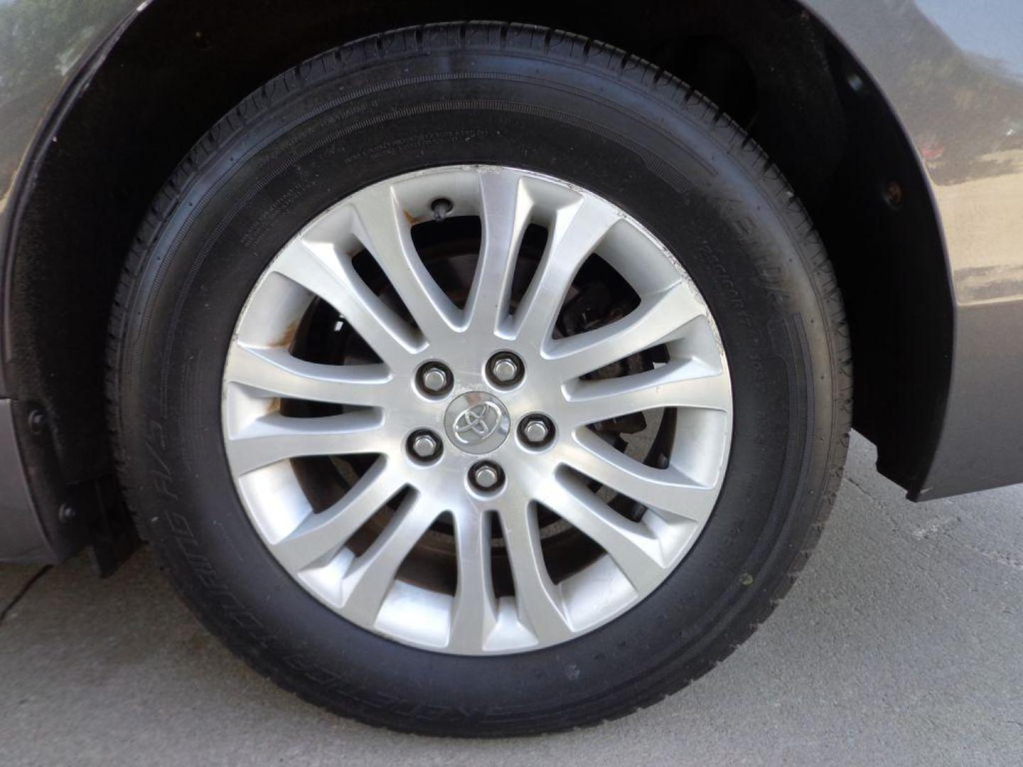 2014 GRAY TOYOTA SIENNA XLE (5TDYK3DC2ES) with an 3.5L engine, Automatic transmission, located at 6610 L St., Omaha, NE, 68117, (402) 731-7800, 41.212872, -96.014702 - THIS VEHICLE HAS A BEEN FULLY INSPECTED AND HAS A CLEAN TITLE WITH A FREE CARFAX REPORT PROVIDED! LOADED UP XLE WITH NAV, BACKUP CAM, REAR ENTERTAINMENT, NEWER TIRES AND MUCH MORE! *****We have found that most customers do the majority of their shopping online before visiting a ealership. For t - Photo#10
