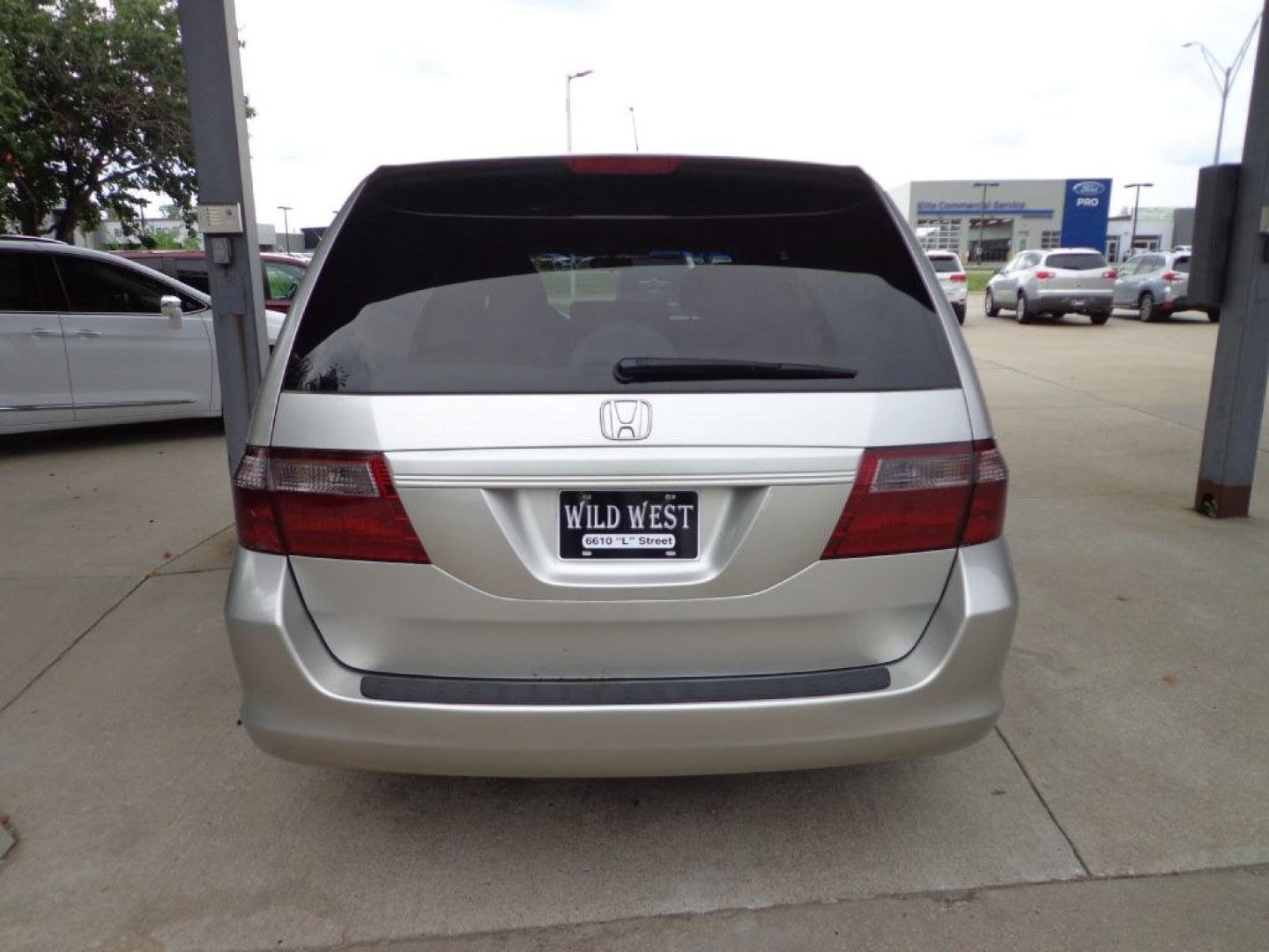 2007 SILVER HONDA ODYSSEY LX (5FNRL38257B) with an 3.5L engine, Automatic transmission, located at 6610 L St., Omaha, NE, 68117, (402) 731-7800, 41.212872, -96.014702 - THIS VEHICLE HAS A BEEN FULLY INSPECTED AND HAS A CLEAN TITLE WITH A FREE CARFAX REPORT PROVIDED! FRESH TRADE-IN. WELL CARED FOR VAN WITH A CLEAN CARFAX. *****We have found that most customers do the majority of their shopping online before visiting a ealership. For this reason we feel it nece- Photo#4