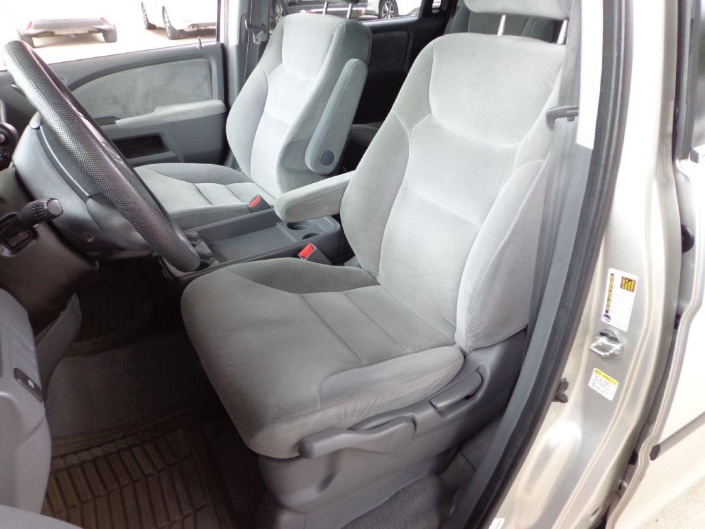 2007 SILVER HONDA ODYSSEY LX (5FNRL38257B) with an 3.5L engine, Automatic transmission, located at 6610 L St., Omaha, NE, 68117, (402) 731-7800, 41.212872, -96.014702 - THIS VEHICLE HAS A BEEN FULLY INSPECTED AND HAS A CLEAN TITLE WITH A FREE CARFAX REPORT PROVIDED! FRESH TRADE-IN. WELL CARED FOR VAN WITH A CLEAN CARFAX. *****We have found that most customers do the majority of their shopping online before visiting a ealership. For this reason we feel it nece- Photo#9
