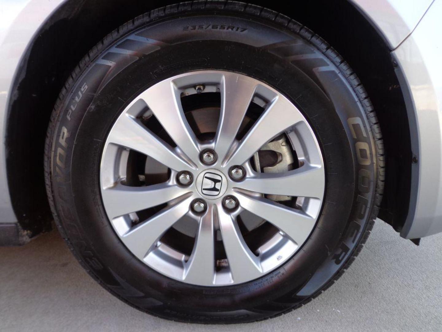 2017 SILVER HONDA ODYSSEY EXL (5FNRL5H66HB) with an 3.5L engine, Automatic transmission, located at 6610 L St., Omaha, NE, 68117, (402) 731-7800, 41.212872, -96.014702 - THIS VEHICLE HAS A BEEN FULLY INSPECTED AND HAS A CLEAN TITLE WITH A FREE CARFAX REPORT PROVIDED! 1-OWNER, CLEAN CARFAX, LOW MILEAGE AND NEWER TIRES! *****We have found that most customers do the majority of their shopping online before visiting a ealership. For this reason we feel it necessary - Photo#8