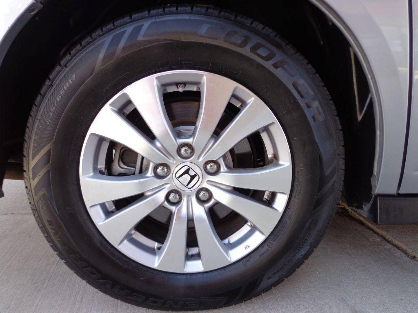 2017 SILVER HONDA ODYSSEY EXL (5FNRL5H66HB) with an 3.5L engine, Automatic transmission, located at 6610 L St., Omaha, NE, 68117, (402) 731-7800, 41.212872, -96.014702 - THIS VEHICLE HAS A BEEN FULLY INSPECTED AND HAS A CLEAN TITLE WITH A FREE CARFAX REPORT PROVIDED! 1-OWNER, CLEAN CARFAX, LOW MILEAGE AND NEWER TIRES! *****We have found that most customers do the majority of their shopping online before visiting a ealership. For this reason we feel it necessary - Photo#9