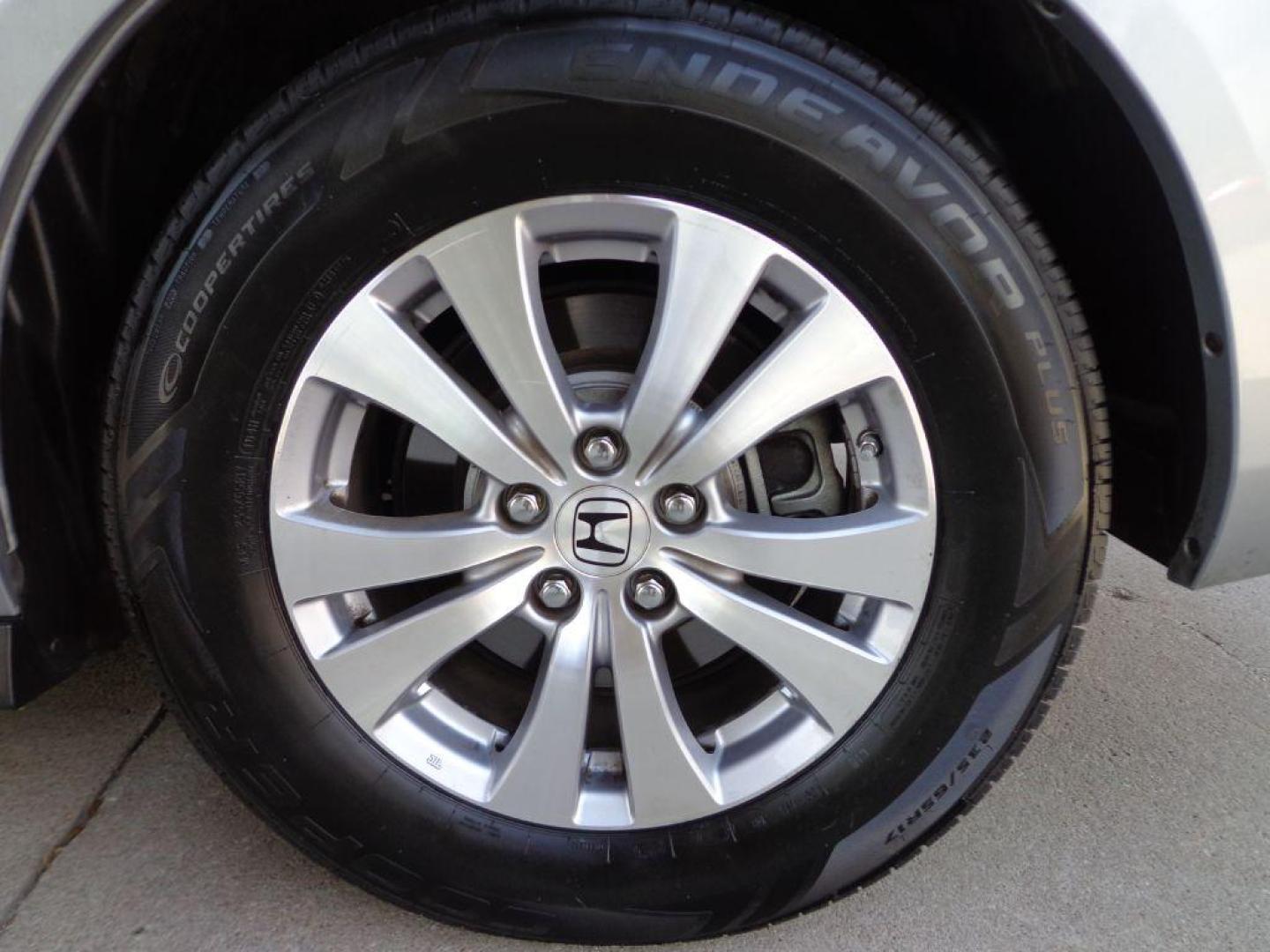 2017 SILVER HONDA ODYSSEY EXL (5FNRL5H66HB) with an 3.5L engine, Automatic transmission, located at 6610 L St., Omaha, NE, 68117, (402) 731-7800, 41.212872, -96.014702 - THIS VEHICLE HAS A BEEN FULLY INSPECTED AND HAS A CLEAN TITLE WITH A FREE CARFAX REPORT PROVIDED! 1-OWNER, CLEAN CARFAX, LOW MILEAGE AND NEWER TIRES! *****We have found that most customers do the majority of their shopping online before visiting a ealership. For this reason we feel it necessary - Photo#10
