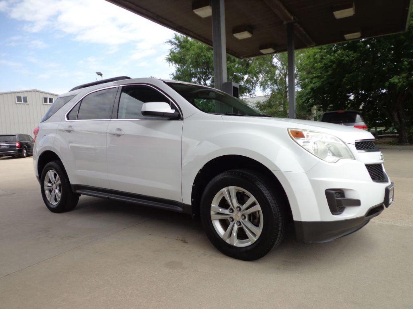 2010 WHITE CHEVROLET EQUINOX LT (2CNALDEW2A6) with an 2.4L engine, Automatic transmission, located at 6610 L St., Omaha, NE, 68117, (402) 731-7800, 41.212872, -96.014702 - THIS VEHICLE HAS A BEEN FULLY INSPECTED AND HAS A CLEAN TITLE WITH A FREE CARFAX REPORT PROVIDED! 2-OWNER TRADE-IN WITH A CLEAN CARFAX, READY TO GO! *****We have found that most customers do the majority of their shopping online before visiting a ealership. For this reason we feel it necessary - Photo#3