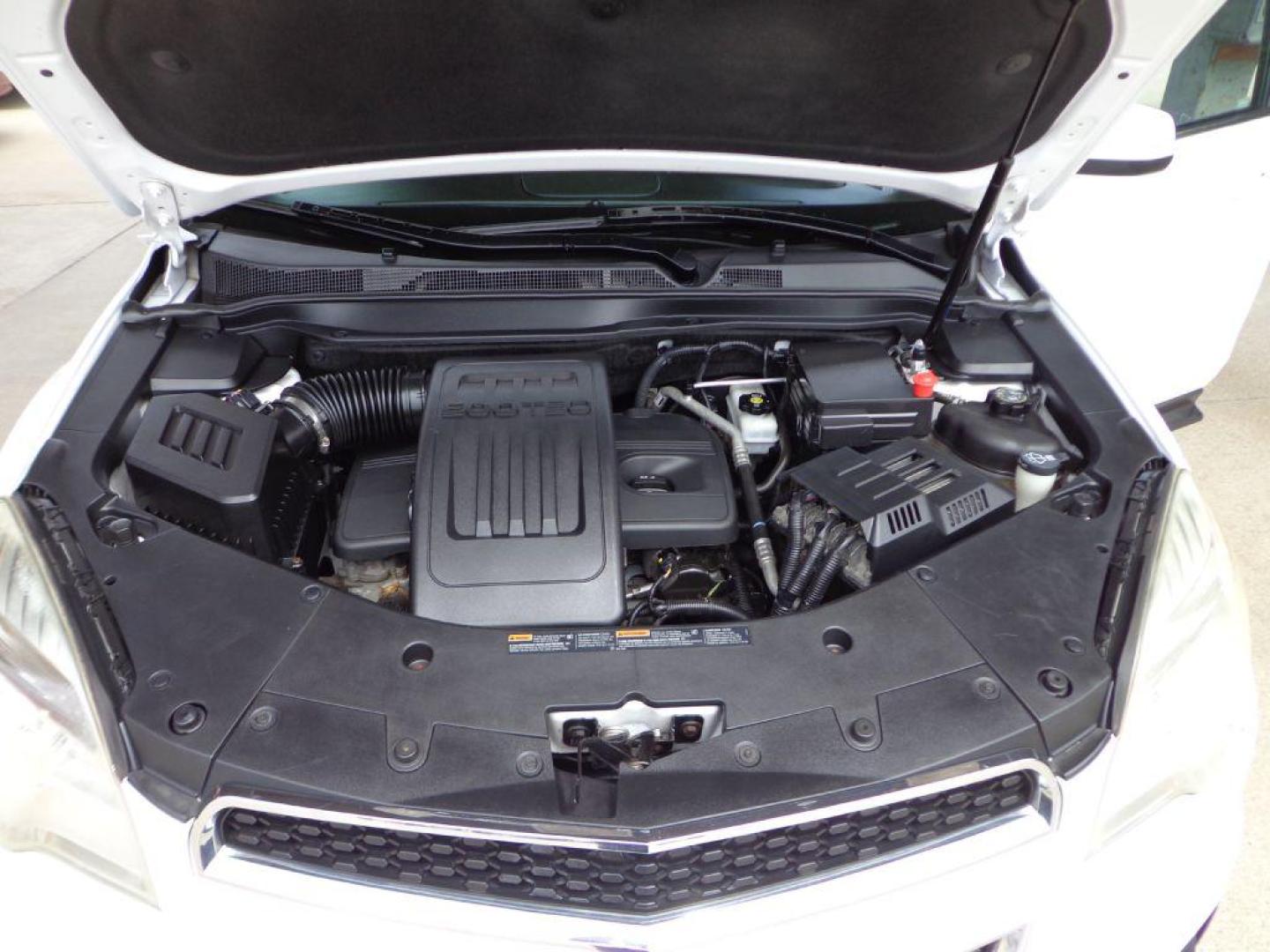 2010 WHITE CHEVROLET EQUINOX LT (2CNALDEW2A6) with an 2.4L engine, Automatic transmission, located at 6610 L St., Omaha, NE, 68117, (402) 731-7800, 41.212872, -96.014702 - THIS VEHICLE HAS A BEEN FULLY INSPECTED AND HAS A CLEAN TITLE WITH A FREE CARFAX REPORT PROVIDED! 2-OWNER TRADE-IN WITH A CLEAN CARFAX, READY TO GO! *****We have found that most customers do the majority of their shopping online before visiting a ealership. For this reason we feel it necessary - Photo#12