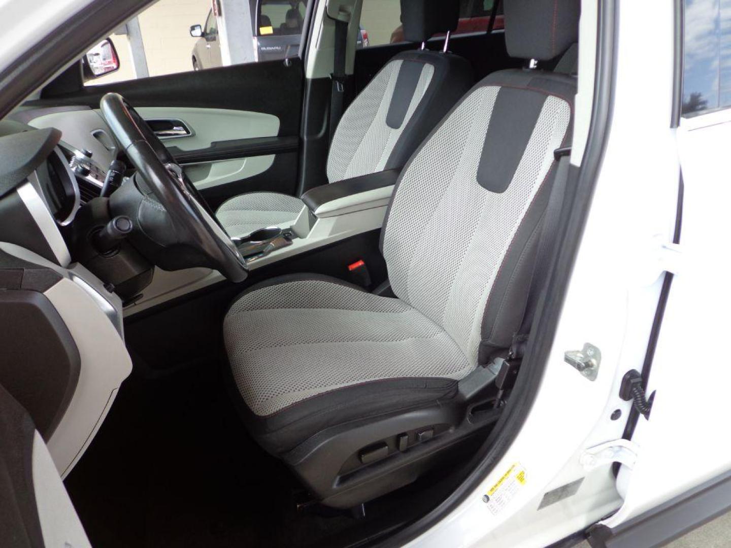 2010 WHITE CHEVROLET EQUINOX LT (2CNALDEW2A6) with an 2.4L engine, Automatic transmission, located at 6610 L St., Omaha, NE, 68117, (402) 731-7800, 41.212872, -96.014702 - THIS VEHICLE HAS A BEEN FULLY INSPECTED AND HAS A CLEAN TITLE WITH A FREE CARFAX REPORT PROVIDED! 2-OWNER TRADE-IN WITH A CLEAN CARFAX, READY TO GO! *****We have found that most customers do the majority of their shopping online before visiting a ealership. For this reason we feel it necessary - Photo#14