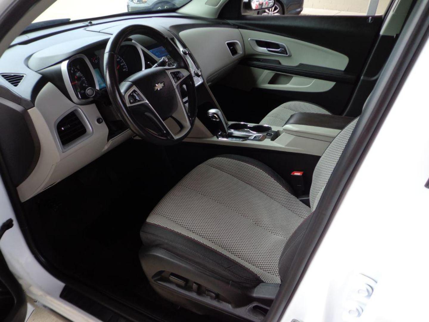 2010 WHITE CHEVROLET EQUINOX LT (2CNALDEW2A6) with an 2.4L engine, Automatic transmission, located at 6610 L St., Omaha, NE, 68117, (402) 731-7800, 41.212872, -96.014702 - THIS VEHICLE HAS A BEEN FULLY INSPECTED AND HAS A CLEAN TITLE WITH A FREE CARFAX REPORT PROVIDED! 2-OWNER TRADE-IN WITH A CLEAN CARFAX, READY TO GO! *****We have found that most customers do the majority of their shopping online before visiting a ealership. For this reason we feel it necessary - Photo#15
