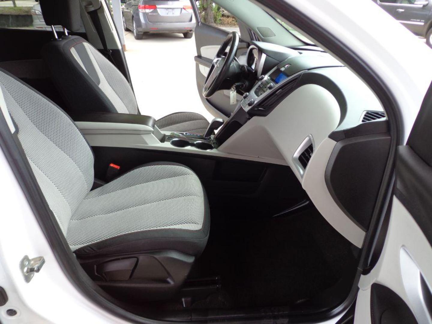 2010 WHITE CHEVROLET EQUINOX LT (2CNALDEW2A6) with an 2.4L engine, Automatic transmission, located at 6610 L St., Omaha, NE, 68117, (402) 731-7800, 41.212872, -96.014702 - THIS VEHICLE HAS A BEEN FULLY INSPECTED AND HAS A CLEAN TITLE WITH A FREE CARFAX REPORT PROVIDED! 2-OWNER TRADE-IN WITH A CLEAN CARFAX, READY TO GO! *****We have found that most customers do the majority of their shopping online before visiting a ealership. For this reason we feel it necessary - Photo#16