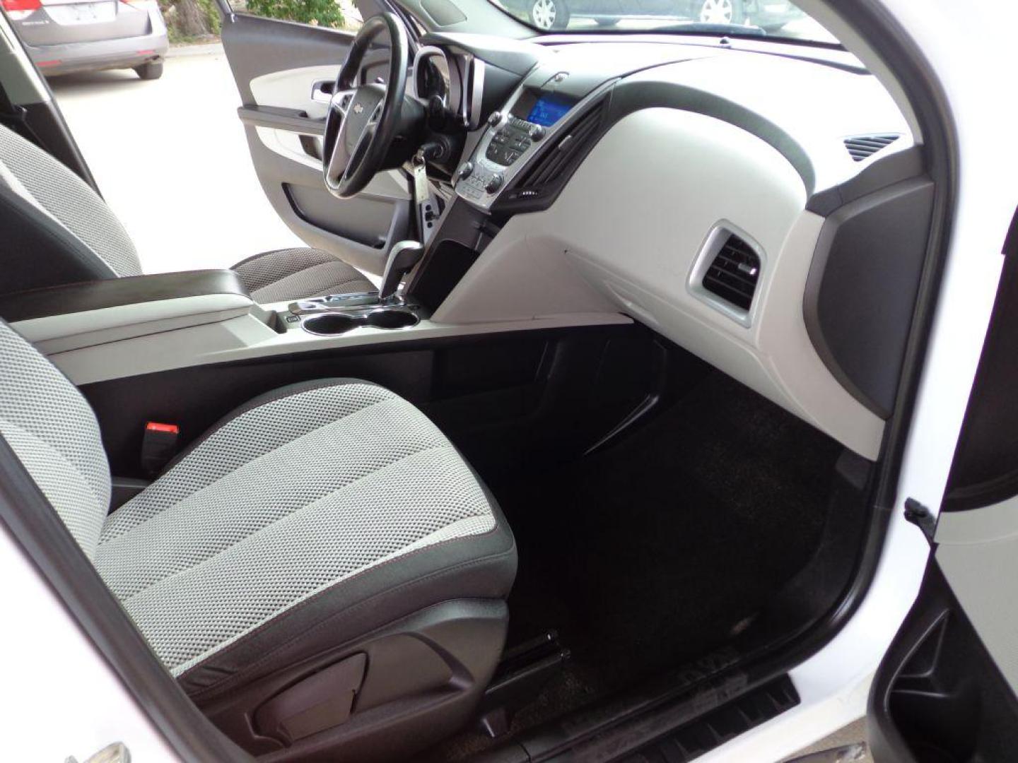 2010 WHITE CHEVROLET EQUINOX LT (2CNALDEW2A6) with an 2.4L engine, Automatic transmission, located at 6610 L St., Omaha, NE, 68117, (402) 731-7800, 41.212872, -96.014702 - THIS VEHICLE HAS A BEEN FULLY INSPECTED AND HAS A CLEAN TITLE WITH A FREE CARFAX REPORT PROVIDED! 2-OWNER TRADE-IN WITH A CLEAN CARFAX, READY TO GO! *****We have found that most customers do the majority of their shopping online before visiting a ealership. For this reason we feel it necessary - Photo#18