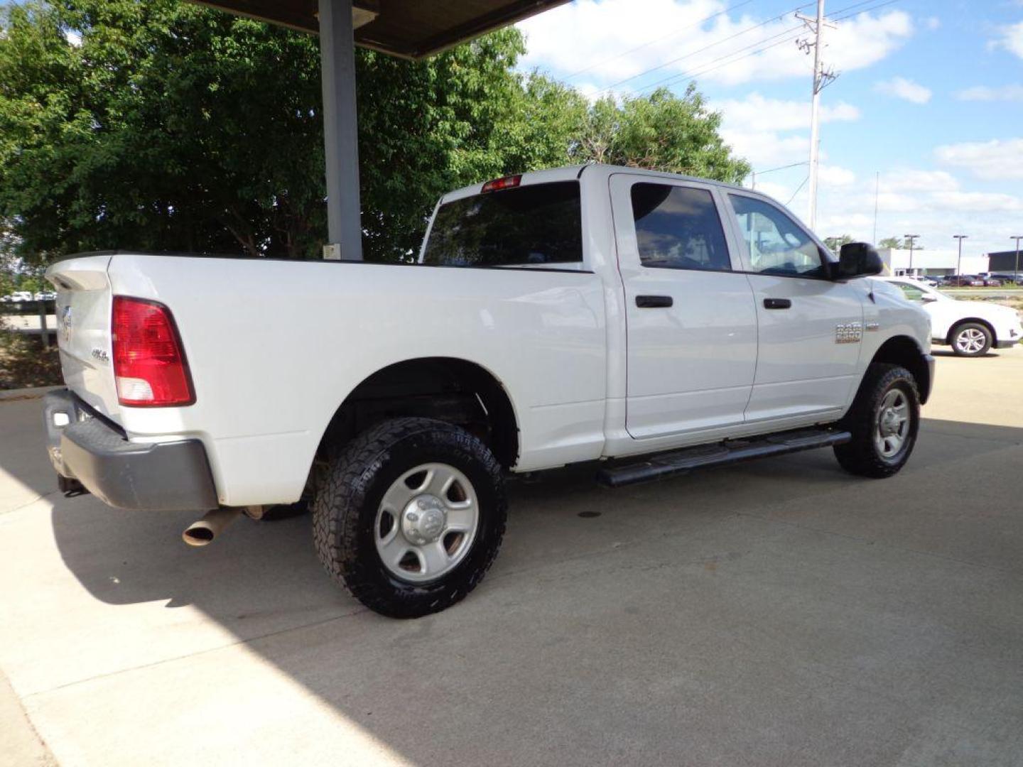 2018 WHITE RAM 2500 TRADESMAN (3C6UR5CJ9JG) with an 6.4L engine, Automatic transmission, located at 6610 L St., Omaha, NE, 68117, (402) 731-7800, 41.212872, -96.014702 - THIS VEHICLE HAS A BEEN FULLY INSPECTED AND HAS A CLEAN TITLE WITH A FREE CARFAX REPORT PROVIDED! 1-OWNER, CLEAN CARFAX, LOW MILEAGE, BACKUP CAM AND NEWER TIRES! *****We have found that most customers do the majority of their shopping online before visiting a ealership. For this reason we feel - Photo#3