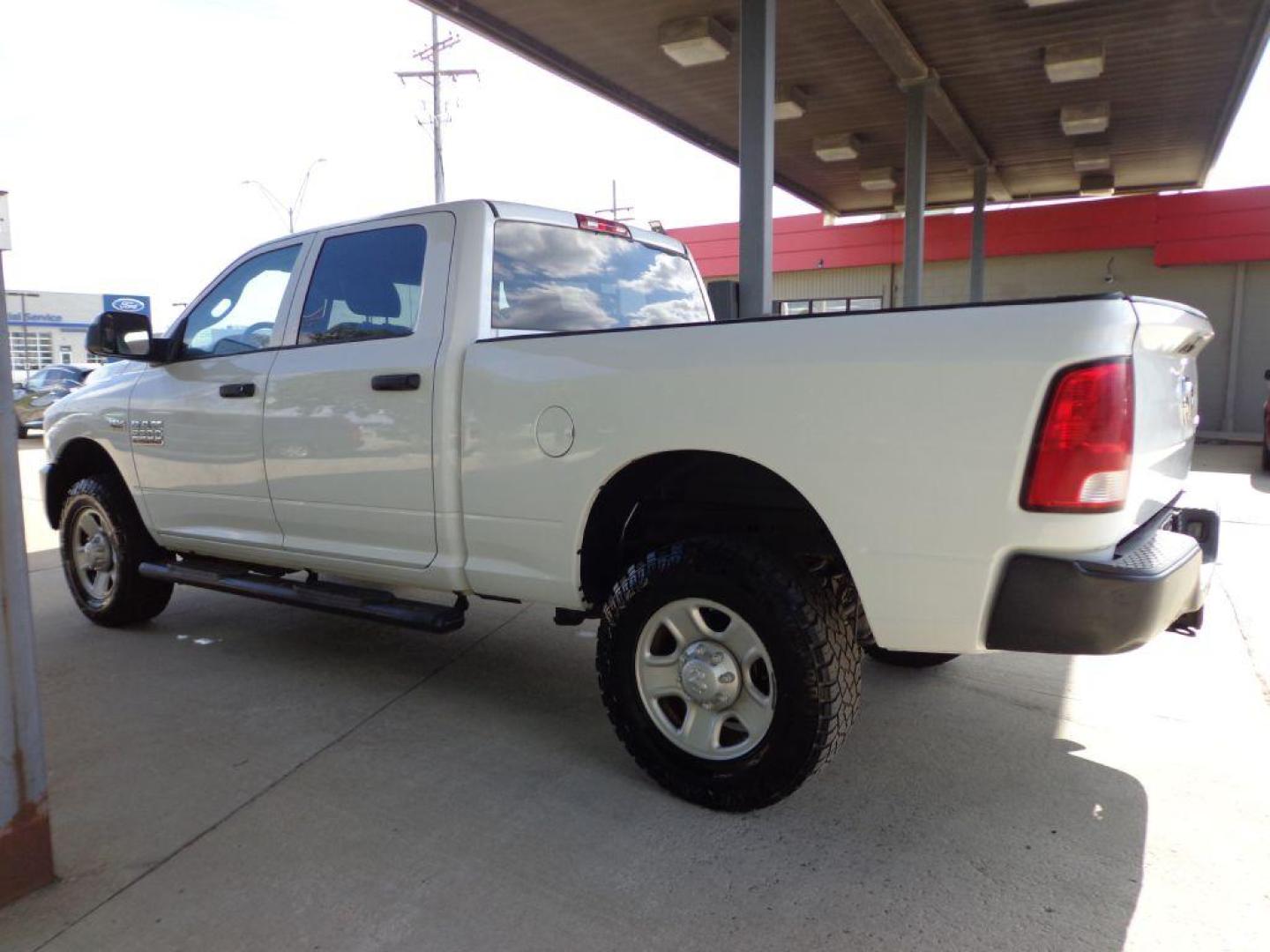 2018 WHITE RAM 2500 TRADESMAN (3C6UR5CJ9JG) with an 6.4L engine, Automatic transmission, located at 6610 L St., Omaha, NE, 68117, (402) 731-7800, 41.212872, -96.014702 - THIS VEHICLE HAS A BEEN FULLY INSPECTED AND HAS A CLEAN TITLE WITH A FREE CARFAX REPORT PROVIDED! 1-OWNER, CLEAN CARFAX, LOW MILEAGE, BACKUP CAM AND NEWER TIRES! *****We have found that most customers do the majority of their shopping online before visiting a ealership. For this reason we feel - Photo#5