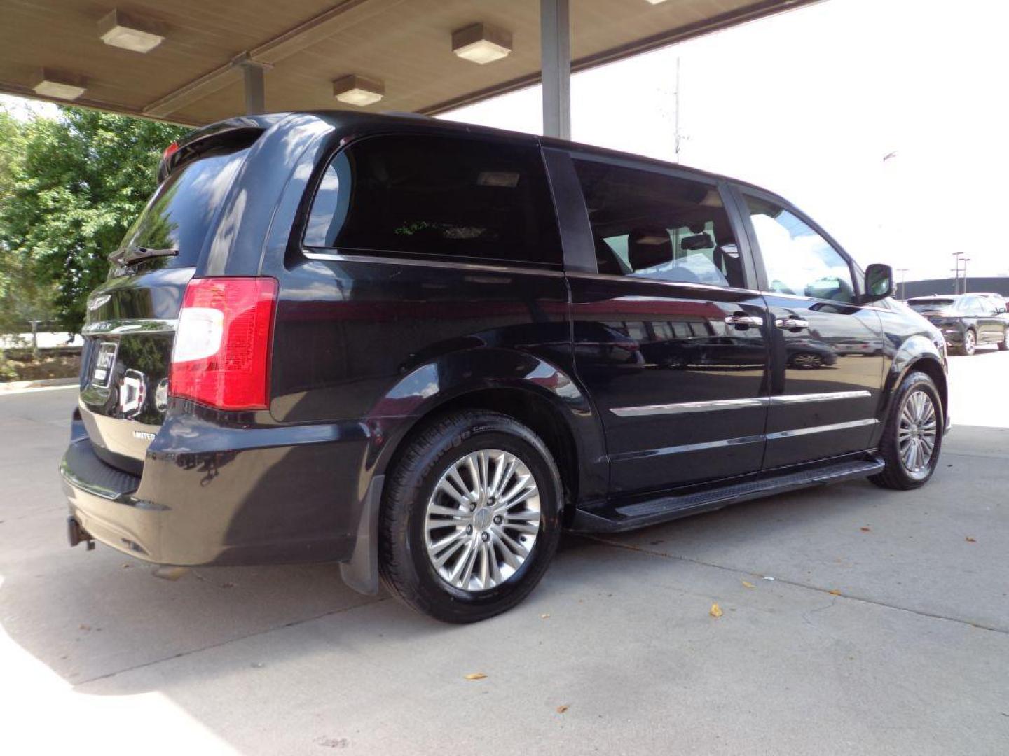 2015 BLACK CHRYSLER TOWN and COUNTRY LIMITED PLATINUM (2C4RC1GG8FR) with an 3.6L engine, Automatic transmission, located at 6610 L St., Omaha, NE, 68117, (402) 731-7800, 41.212872, -96.014702 - THIS VEHICLE HAS A BEEN FULLY INSPECTED AND HAS A CLEAN TITLE WITH A FREE CARFAX REPORT PROVIDED! 2-OWNER, CLEN CARFAX, LOW MILEAGE, LOADED WITH OPTIONS AND NEWER TIRES! *****We have found that most customers do the majority of their shopping online before visiting a ealership. For this reason - Photo#3