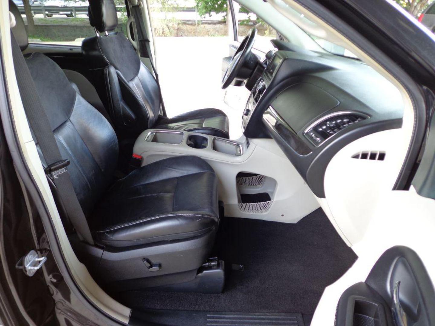 2015 BLACK CHRYSLER TOWN and COUNTRY LIMITED PLATINUM (2C4RC1GG8FR) with an 3.6L engine, Automatic transmission, located at 6610 L St., Omaha, NE, 68117, (402) 731-7800, 41.212872, -96.014702 - THIS VEHICLE HAS A BEEN FULLY INSPECTED AND HAS A CLEAN TITLE WITH A FREE CARFAX REPORT PROVIDED! 2-OWNER, CLEN CARFAX, LOW MILEAGE, LOADED WITH OPTIONS AND NEWER TIRES! *****We have found that most customers do the majority of their shopping online before visiting a ealership. For this reason - Photo#14