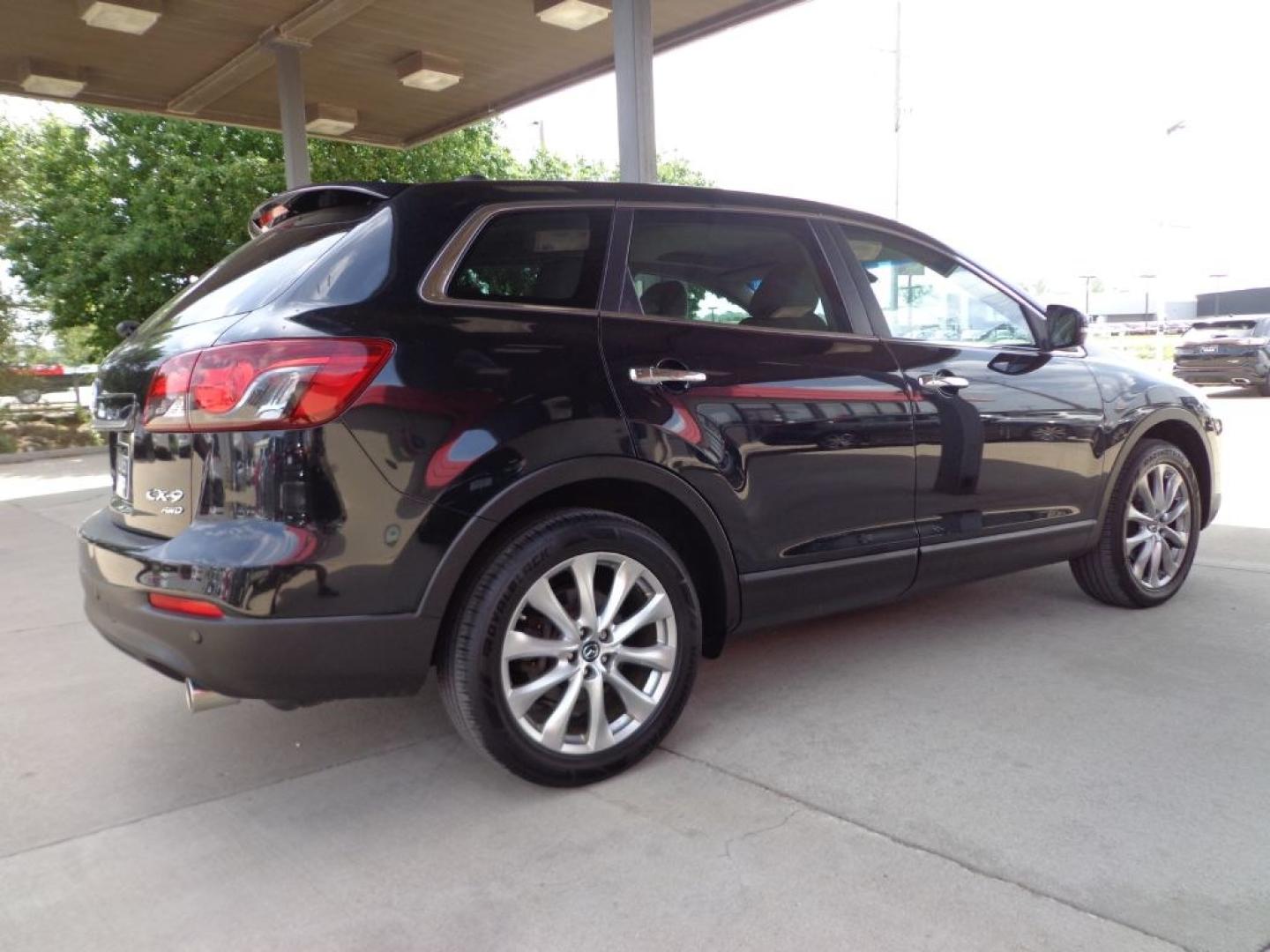 2014 BLACK MAZDA CX-9 GRAND TOURING (JM3TB3DV2E0) with an 3.7L engine, Automatic transmission, located at 6610 L St., Omaha, NE, 68117, (402) 731-7800, 41.212872, -96.014702 - THIS VEHICLE HAS A BEEN FULLY INSPECTED AND HAS A CLEAN TITLE WITH A FREE CARFAX REPORT PROVIDED! 2-OWNER, CLEAN CARFAX, LOW MILEAGE, LOADED WITH OPTIONS AND NEWER TIRES! *****We have found that most customers do the majority of their shopping online before visiting a ealership. For this reason- Photo#3