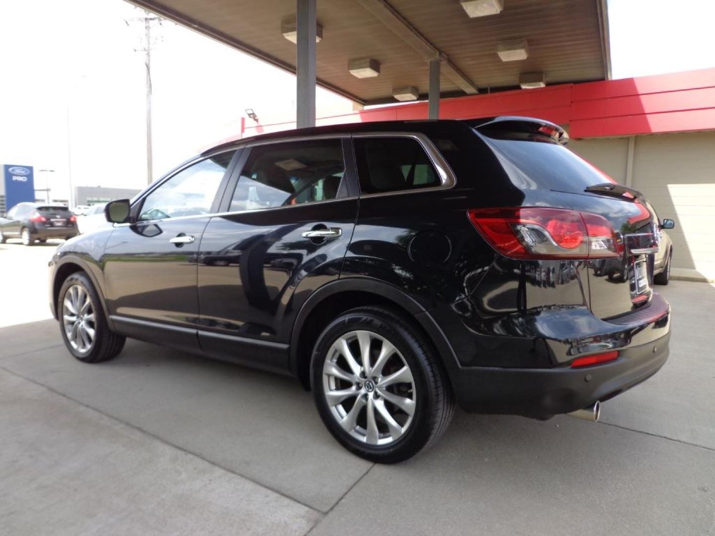 2014 BLACK MAZDA CX-9 GRAND TOURING (JM3TB3DV2E0) with an 3.7L engine, Automatic transmission, located at 6610 L St., Omaha, NE, 68117, (402) 731-7800, 41.212872, -96.014702 - THIS VEHICLE HAS A BEEN FULLY INSPECTED AND HAS A CLEAN TITLE WITH A FREE CARFAX REPORT PROVIDED! 2-OWNER, CLEAN CARFAX, LOW MILEAGE, LOADED WITH OPTIONS AND NEWER TIRES! *****We have found that most customers do the majority of their shopping online before visiting a ealership. For this reason- Photo#5