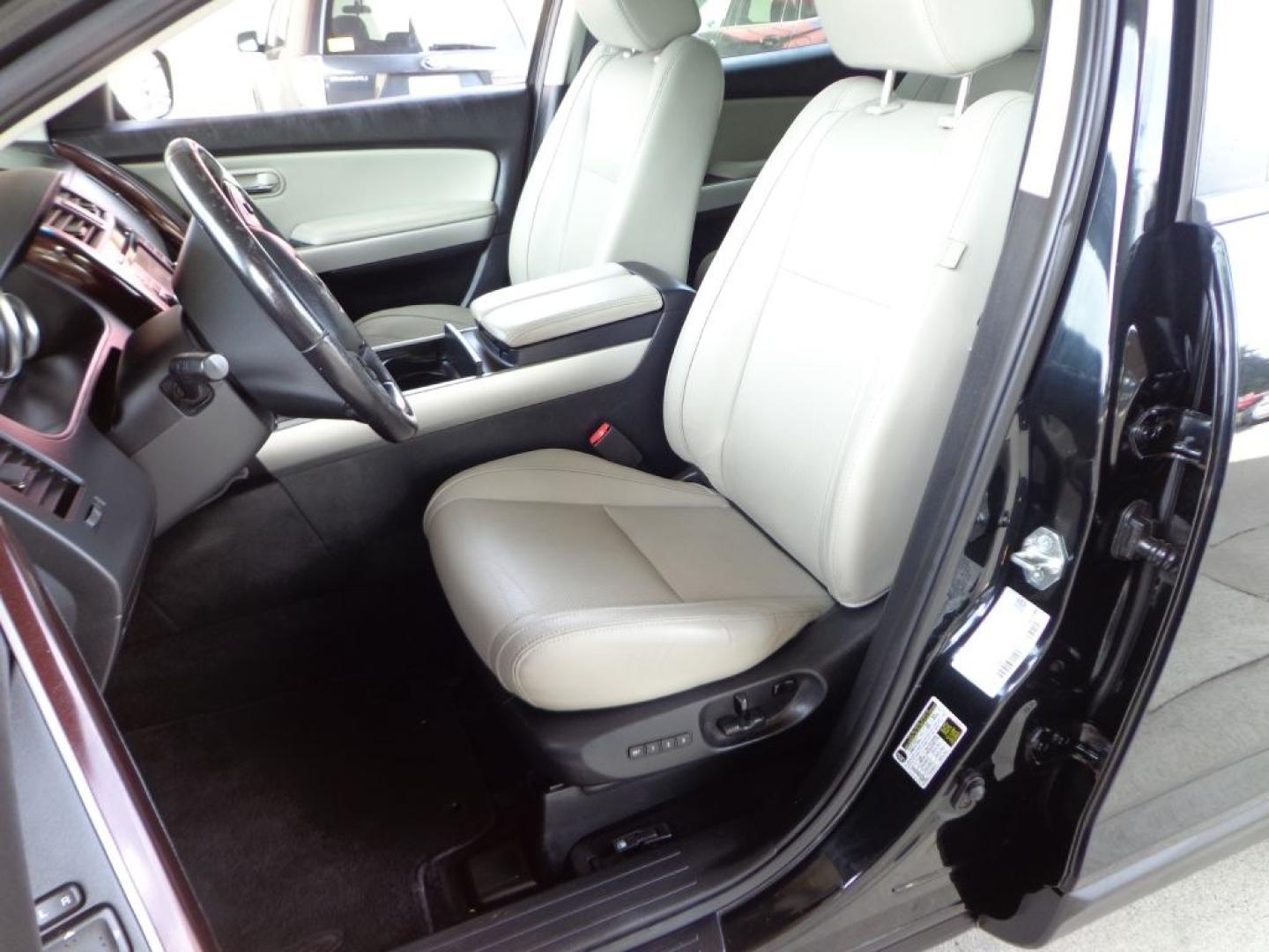 2014 BLACK MAZDA CX-9 GRAND TOURING (JM3TB3DV2E0) with an 3.7L engine, Automatic transmission, located at 6610 L St., Omaha, NE, 68117, (402) 731-7800, 41.212872, -96.014702 - THIS VEHICLE HAS A BEEN FULLY INSPECTED AND HAS A CLEAN TITLE WITH A FREE CARFAX REPORT PROVIDED! 2-OWNER, CLEAN CARFAX, LOW MILEAGE, LOADED WITH OPTIONS AND NEWER TIRES! *****We have found that most customers do the majority of their shopping online before visiting a ealership. For this reason- Photo#13